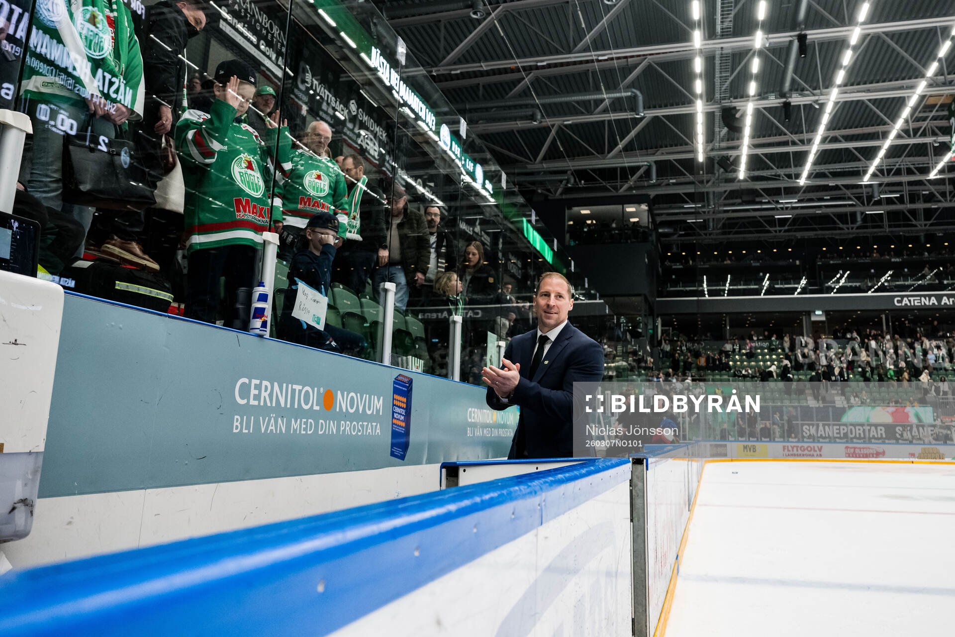 Färjestads tränare Cam Abbott jublar