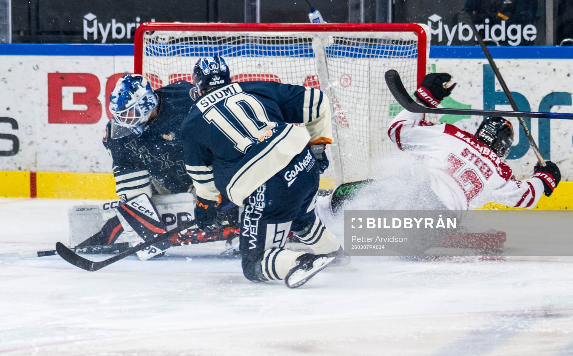 Örebros Noah Steen och Växjös målvakt Adam Åhman och