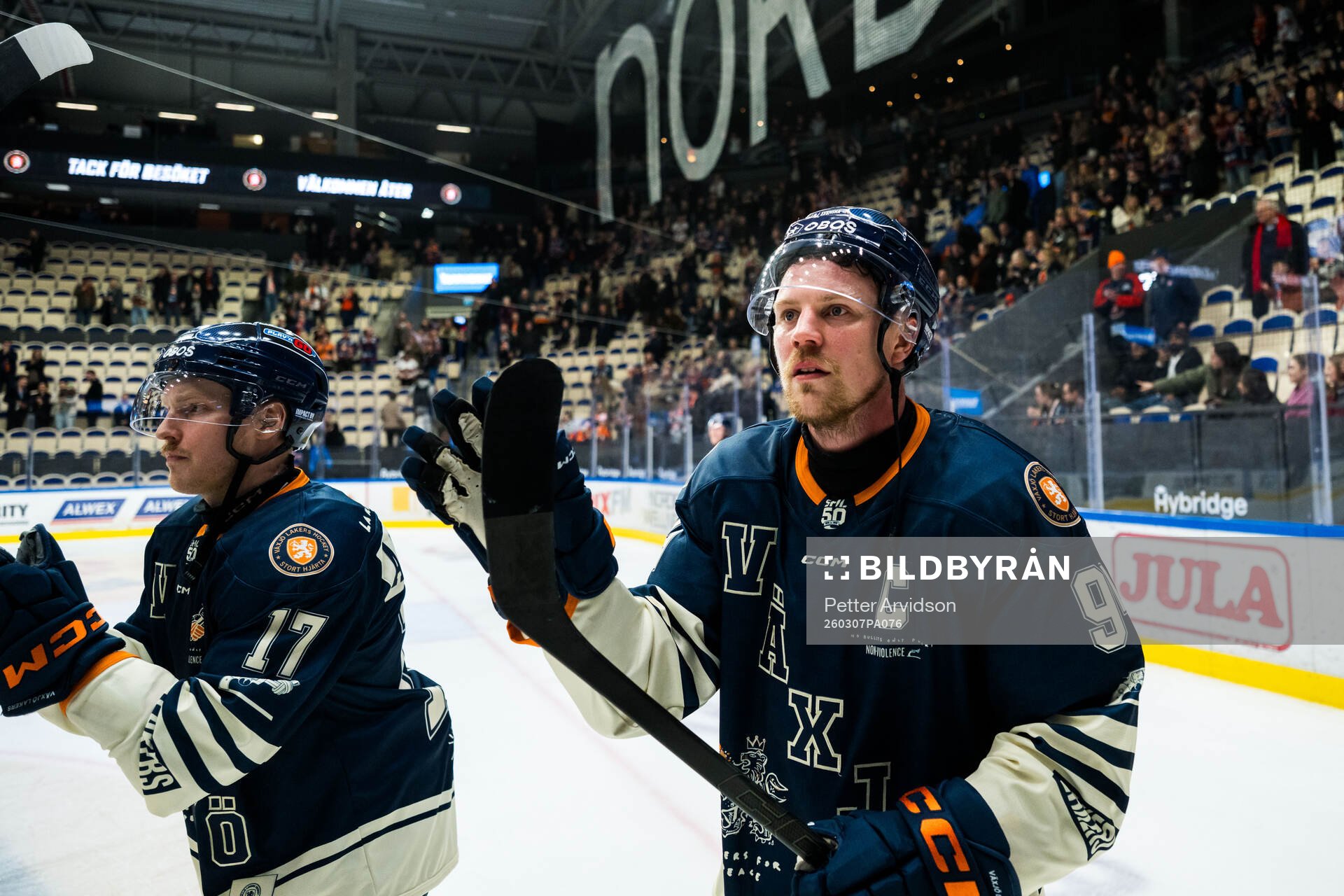 Växjös Erik Andersson och Joel Persson jublar
