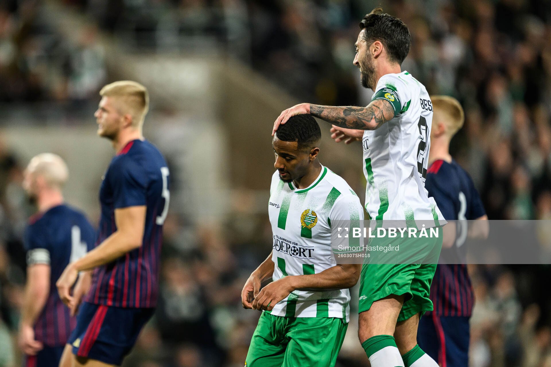 Hammarbys Paulos Abraham och Nahir Besara jublar
