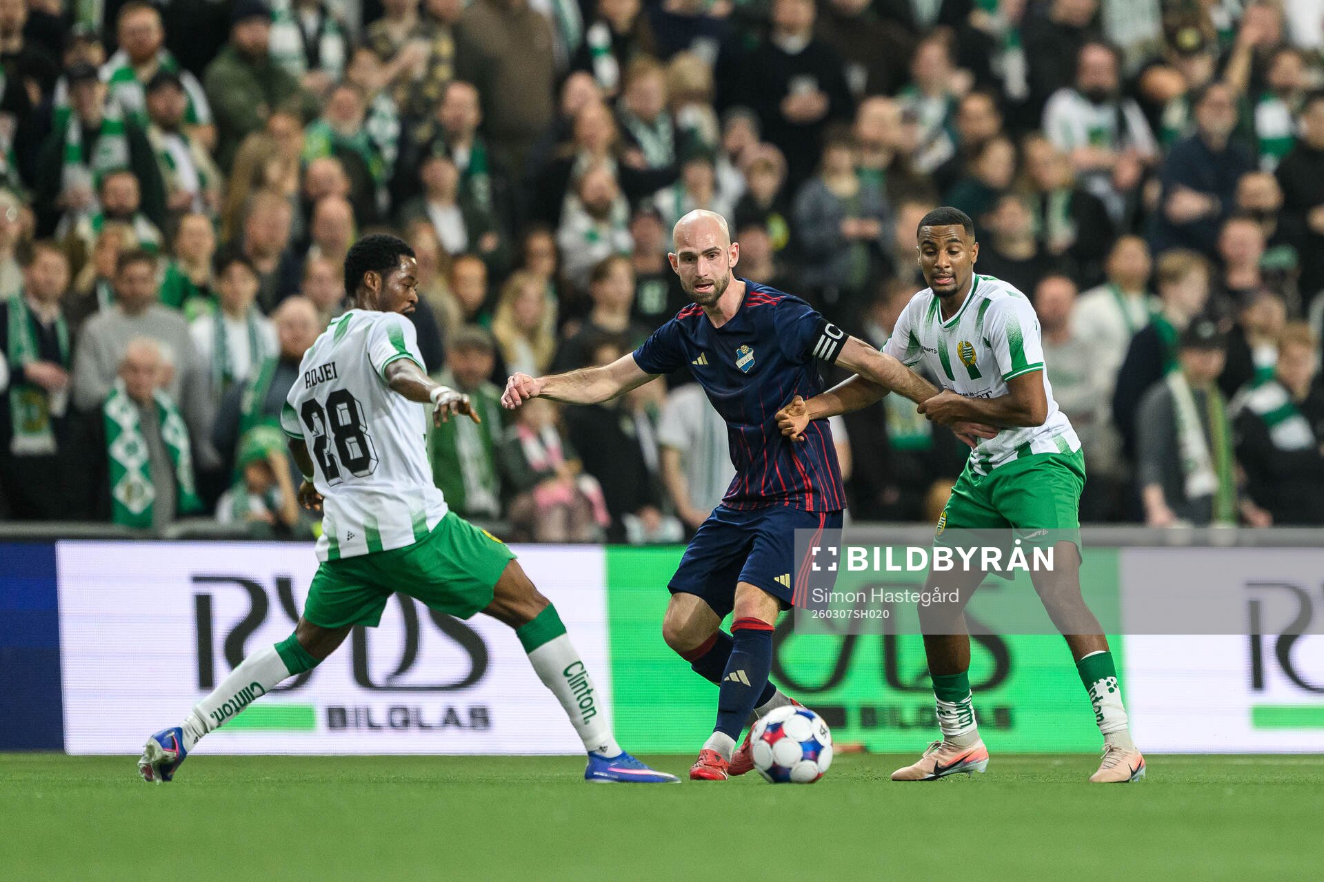 Hammarbys Frank Junior Adjei och Paulos Abraham mot Östers