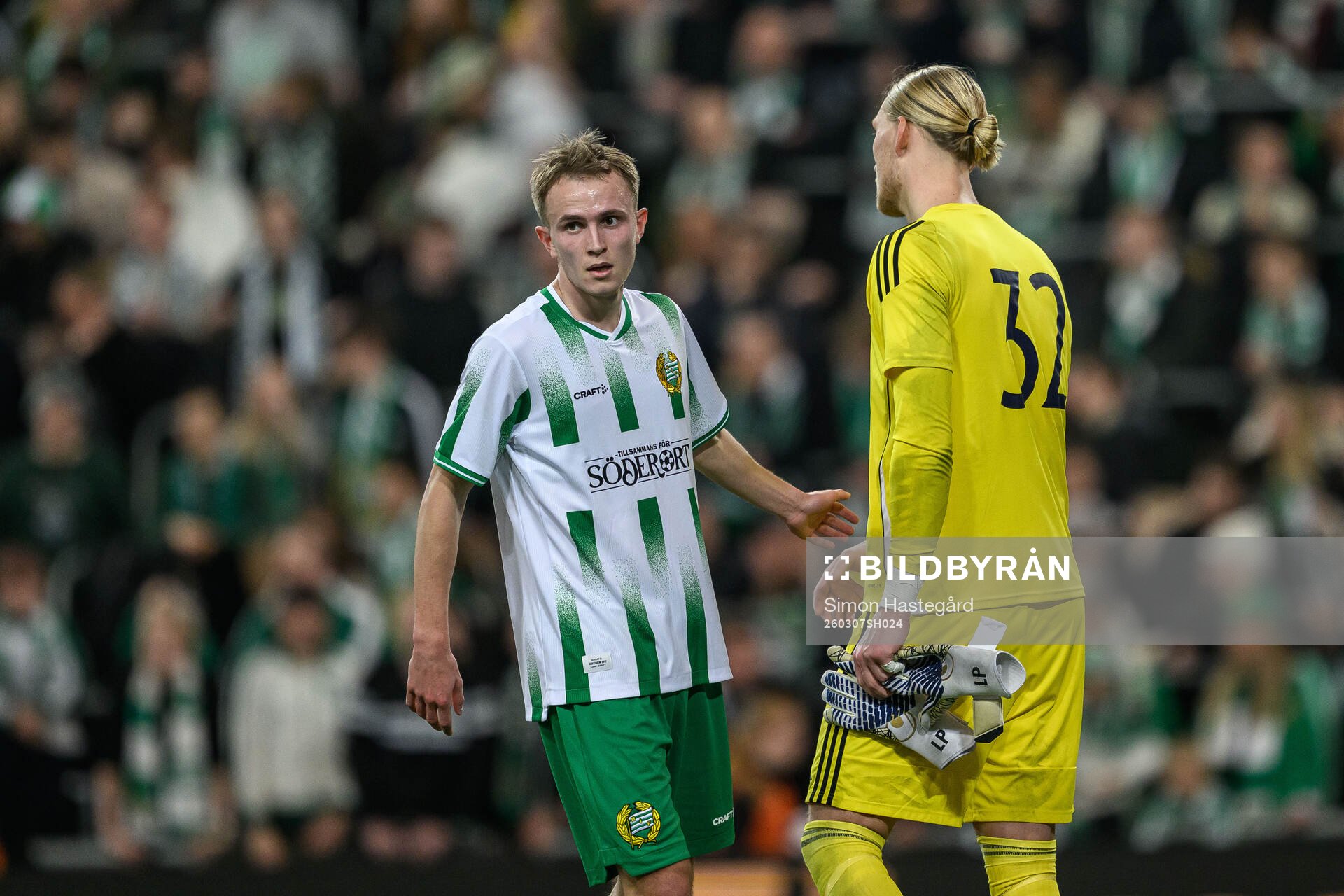 Hammarbys Victor Stange Lind och Östers målvakt Carl