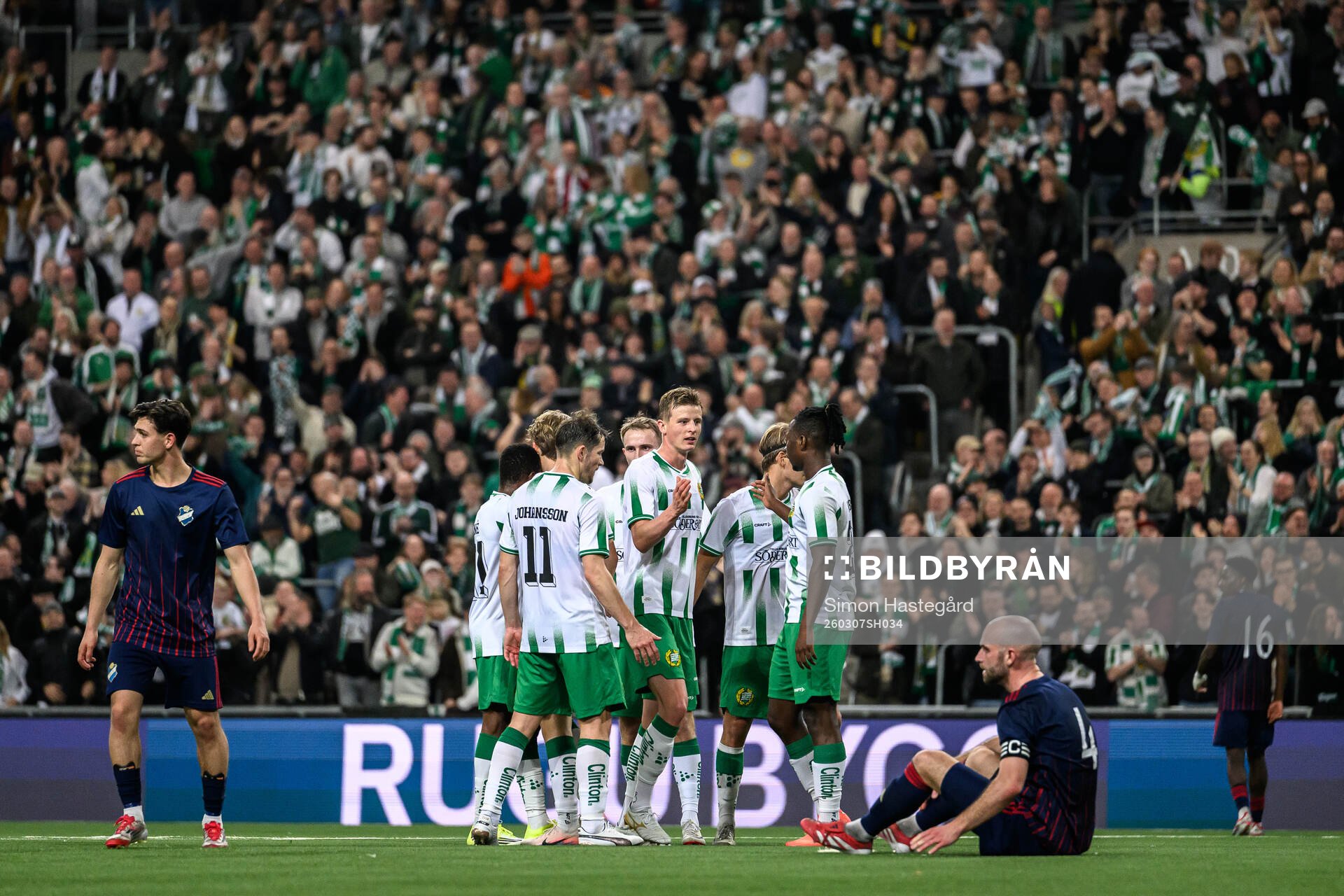 Hammarbys spelare jublar med Wilson Lindberg Uhrström
