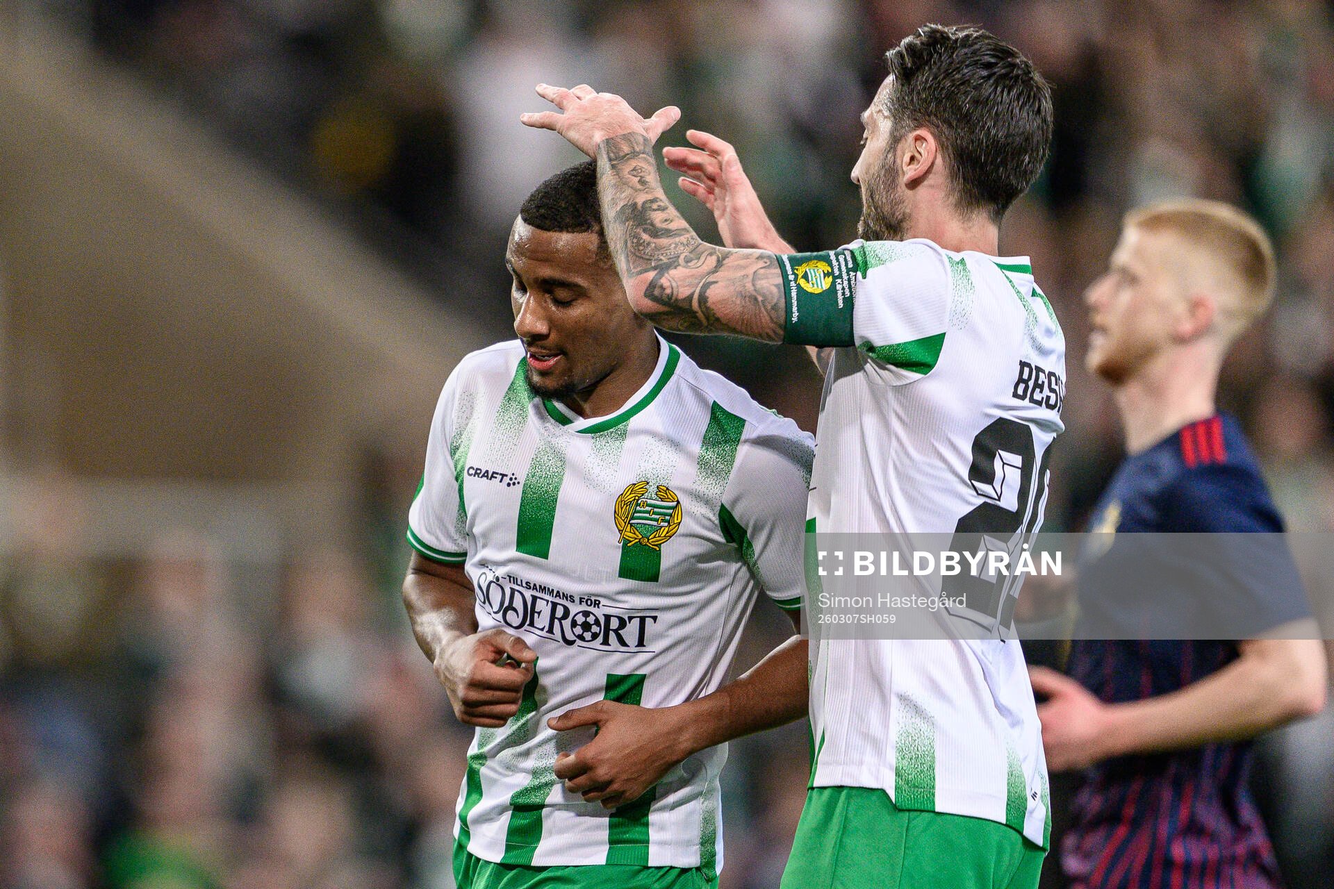 Hammarbys Paulos Abraham och Nahir Besara jjublar
