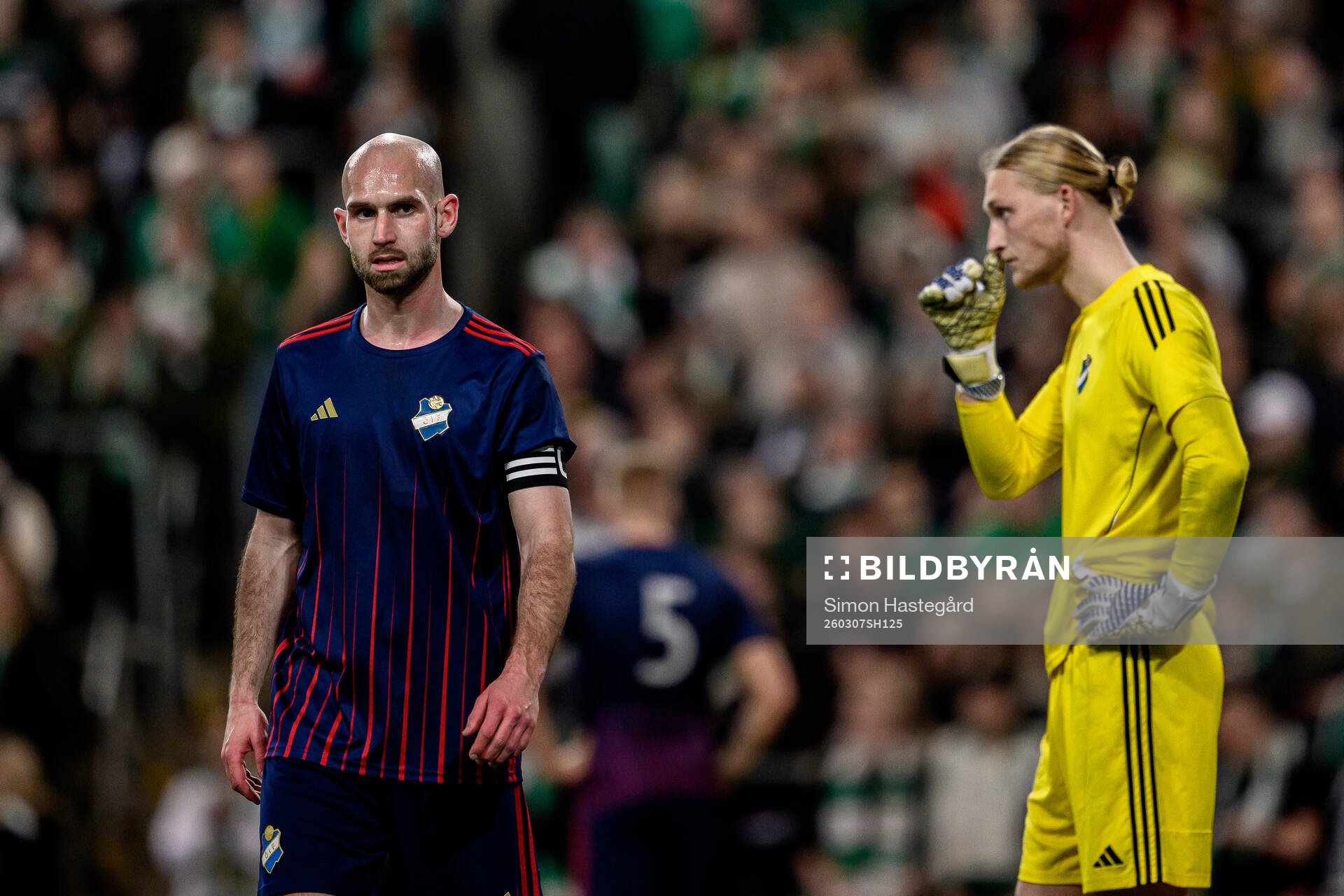 Östers  Sebastian Hedlund och målvakt Carl Lundahl