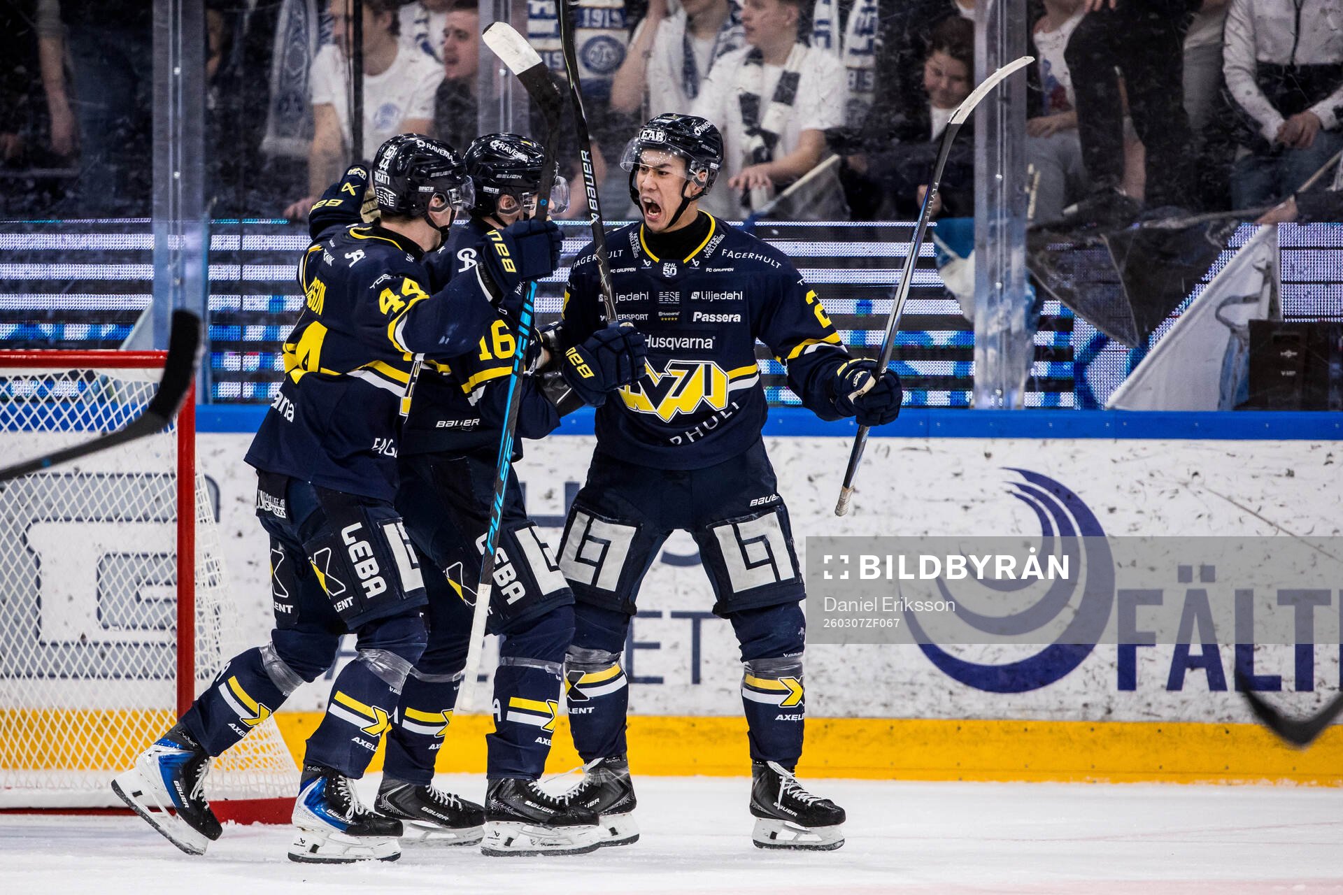 HV71s Jonathan Ang jublar