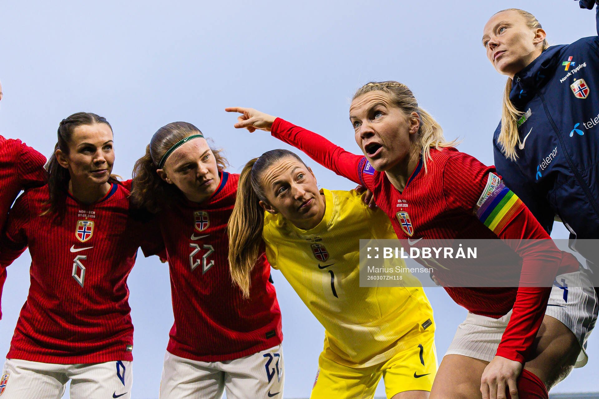 Tuva Hansen, Signe Gaupset, goalkeeper Cecilie Hauståker