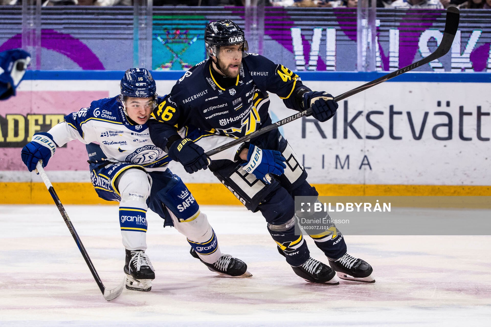 Leksands Rocky Langvardt och HV71s Joona Luoto