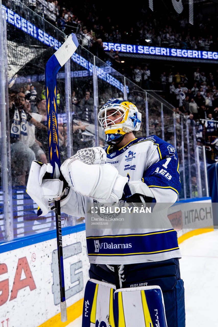 Leksands målvakt Marcus Gidlöf jublar