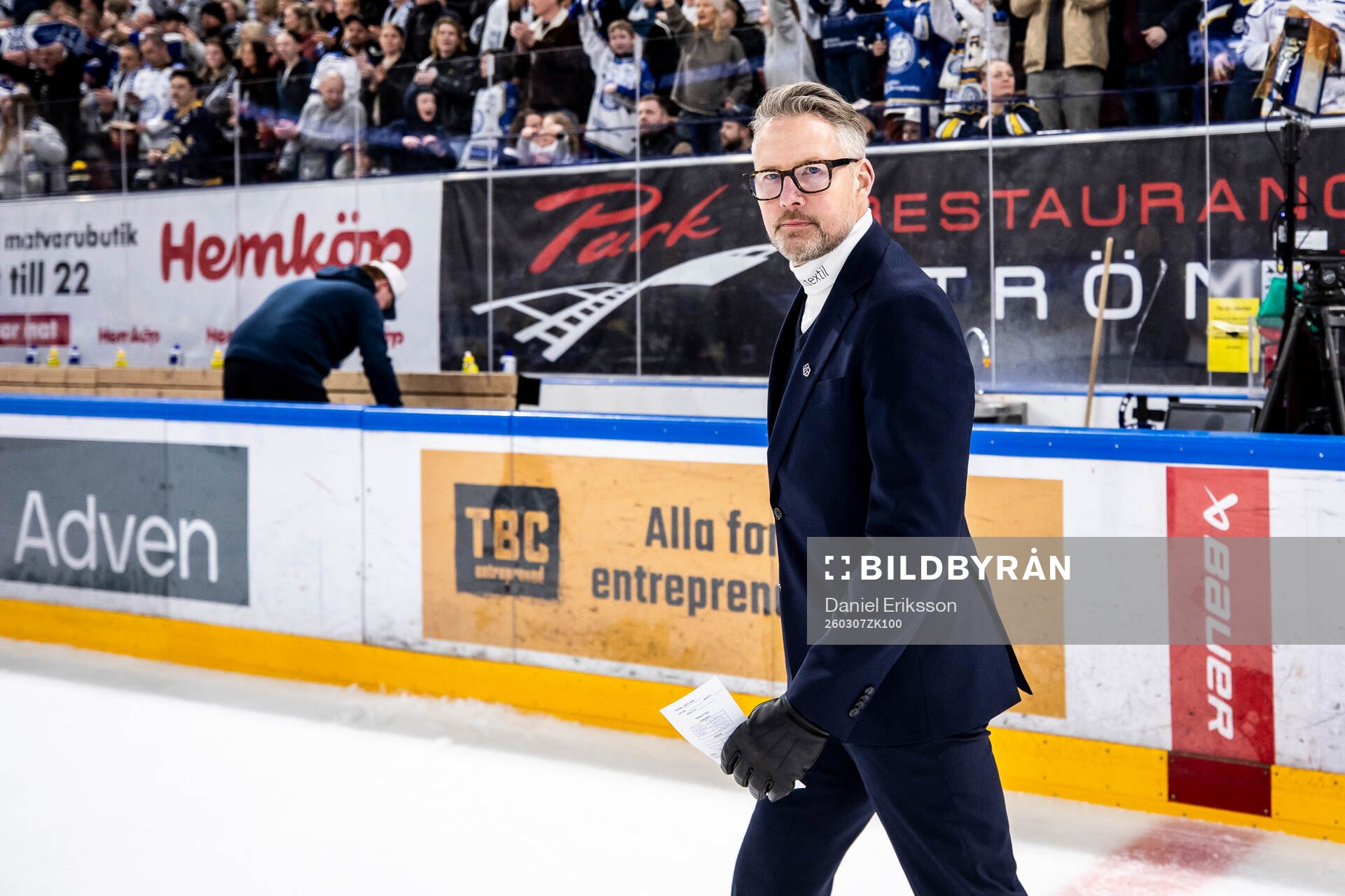 Leksands tränare Johan Hedberg jublar