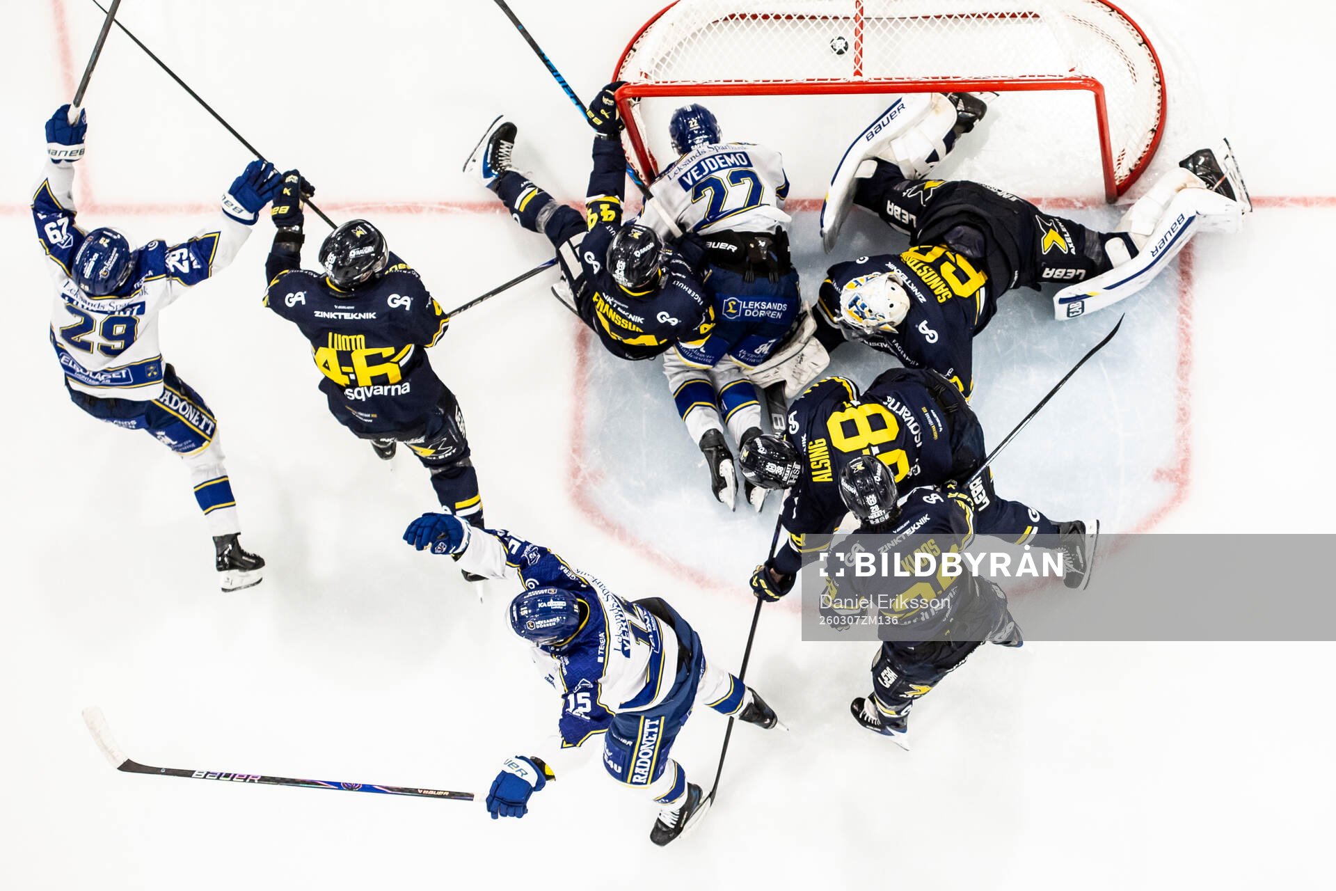 Leksands Max Veronneau gör 4-3 bakom HV71s målvakt Felix