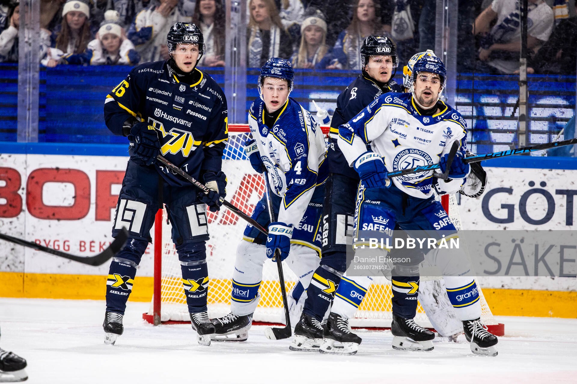 HV71s Linus Lindström och Leksands Tinus Luc Koblar och