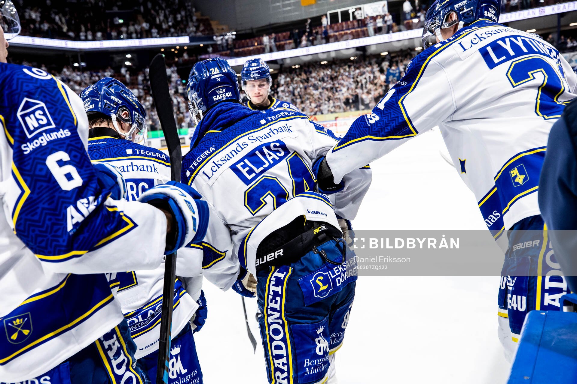 Leksands Arvid Eljas får hjälp av isen