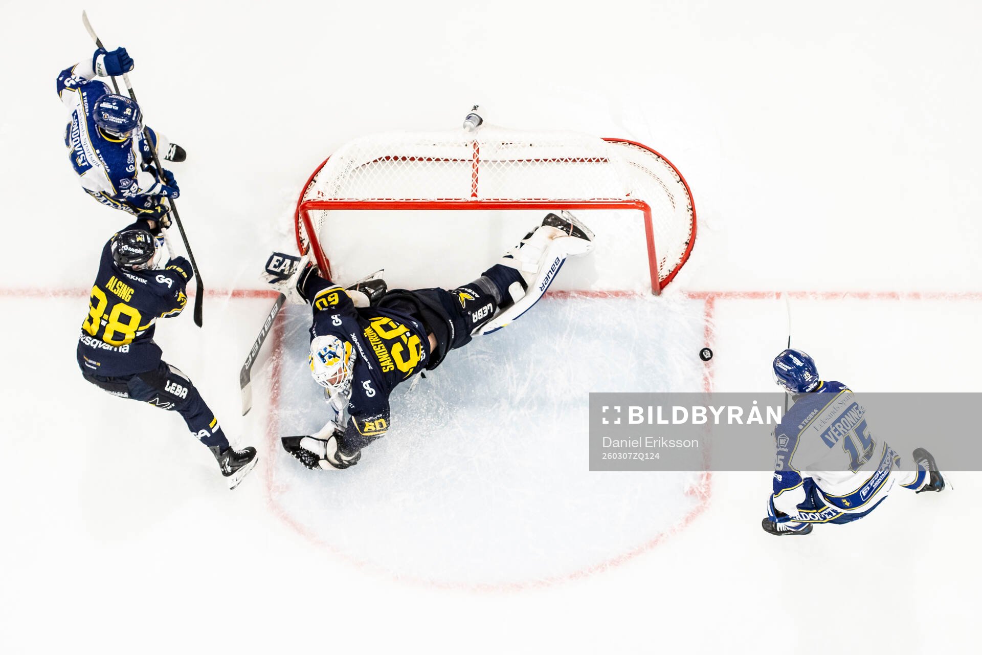 Leksands Michael Lindqvist och HV71s Olle Alsing och HV71s