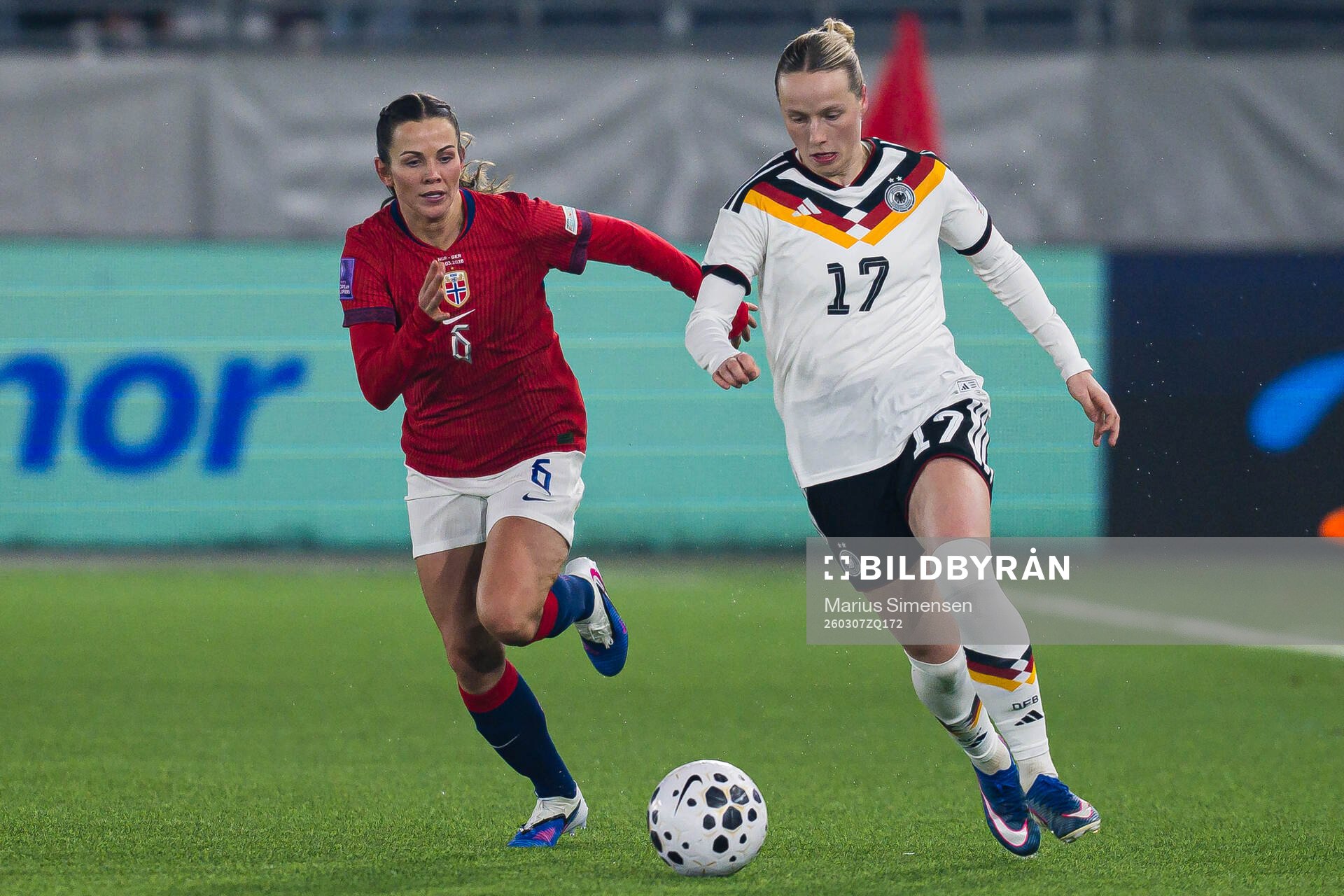 Tuva Hansen of Norway and Franziska Kett of Germany