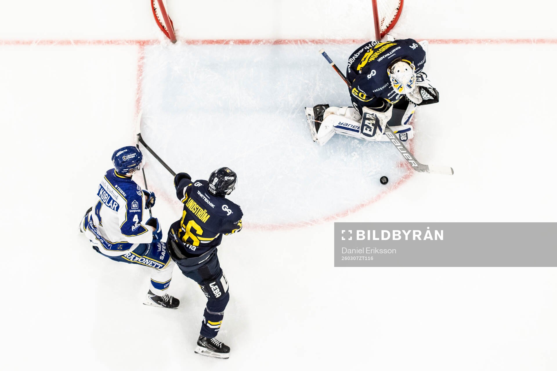 Leksands Tinus Luc Koblar och HV71s Linus Lindström och