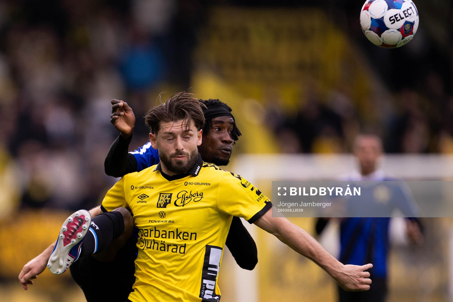 Elfsborgs Arber Zeneli och Sirius Odera Samuel Onuchukwu