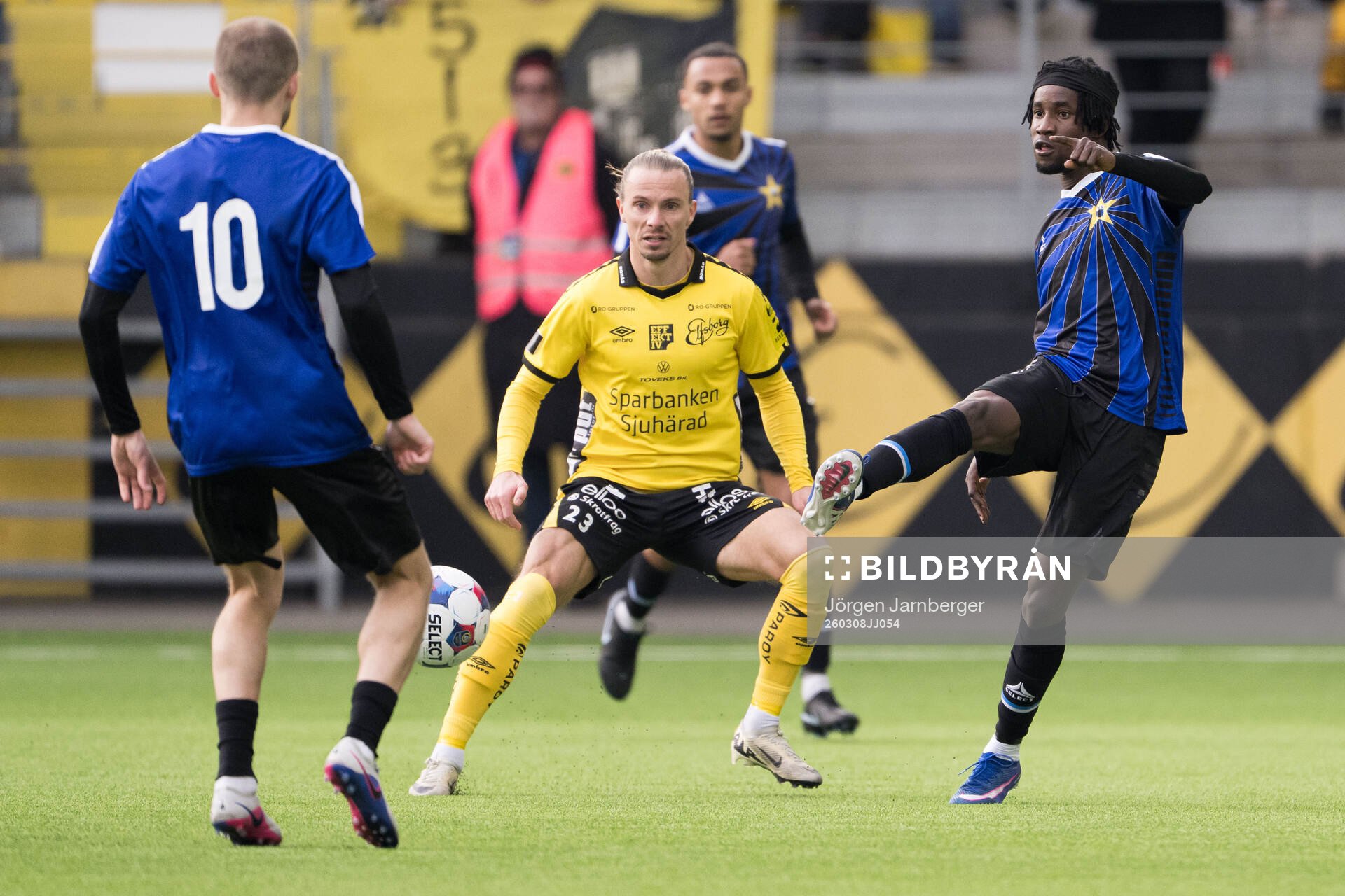 Elfsborgs Niklas Hult och Sirius Odera Samuel Onuchukwu