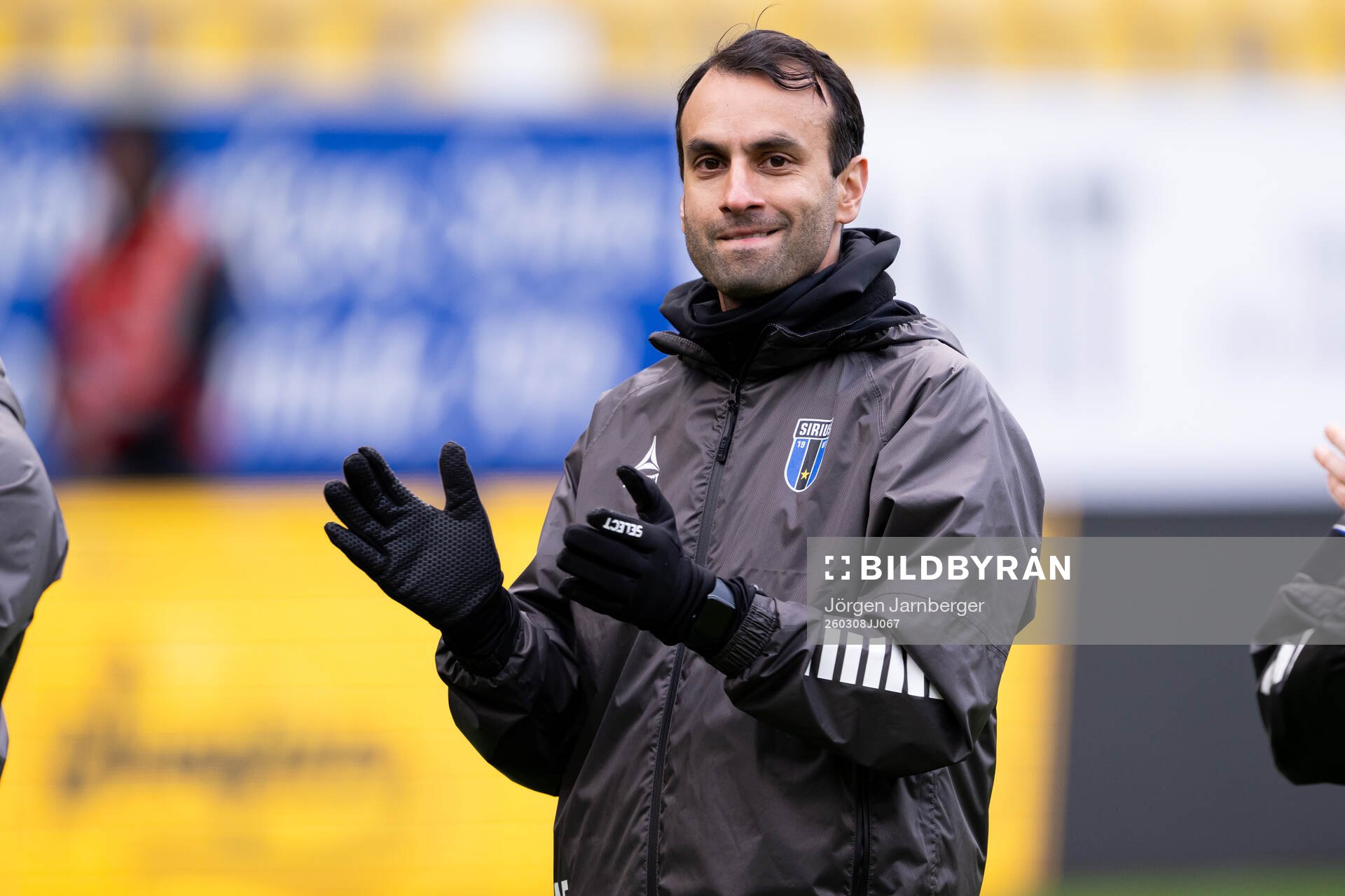 Sirius tränare Andreas Engelmark jublar