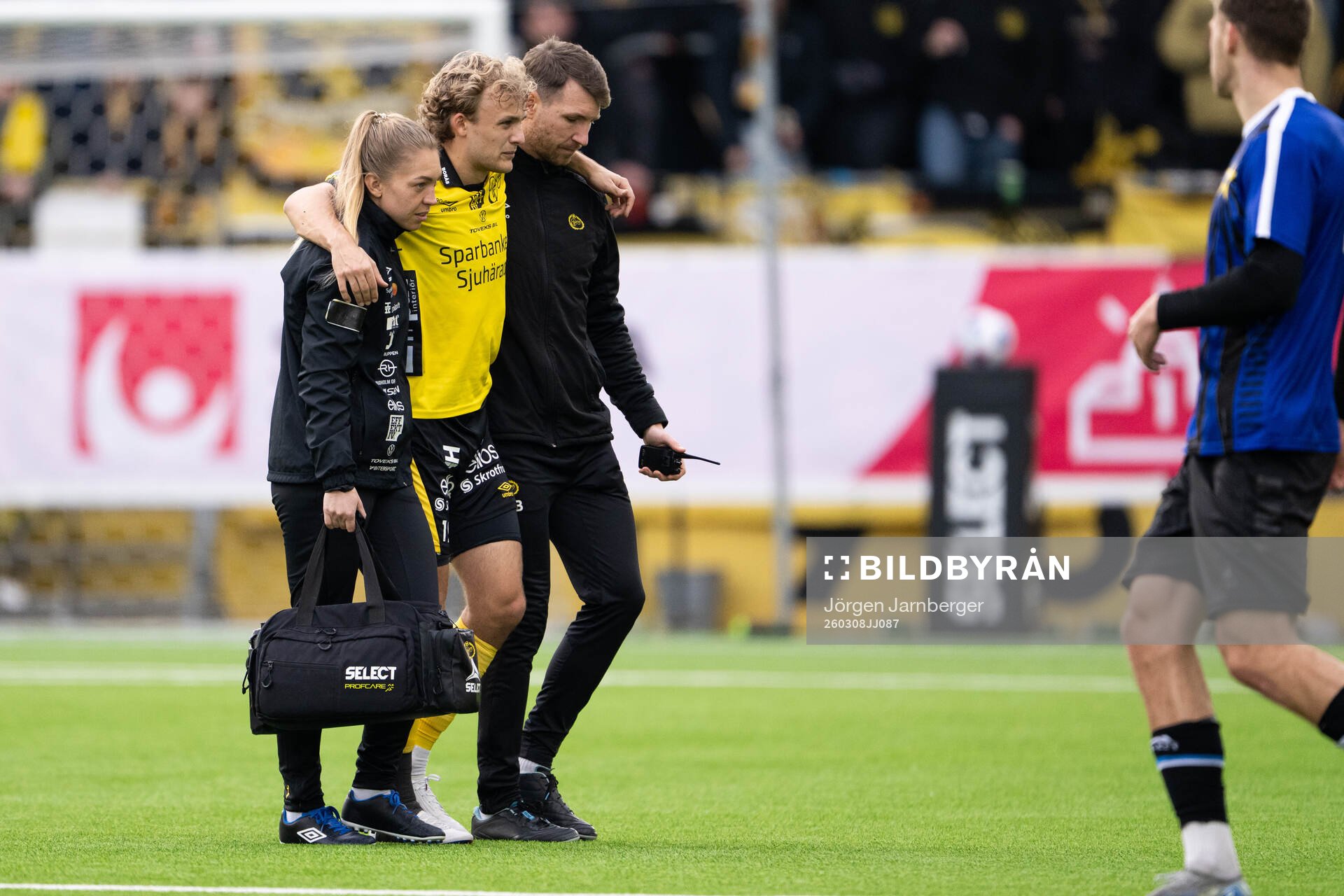 Elfsborgs Julius Beck lämnar planen skadad