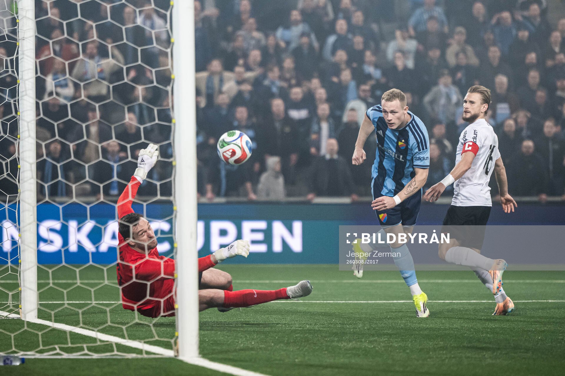 Djurgårdens Kristian Lien gör 1-0 bakom Brommapojkarnas