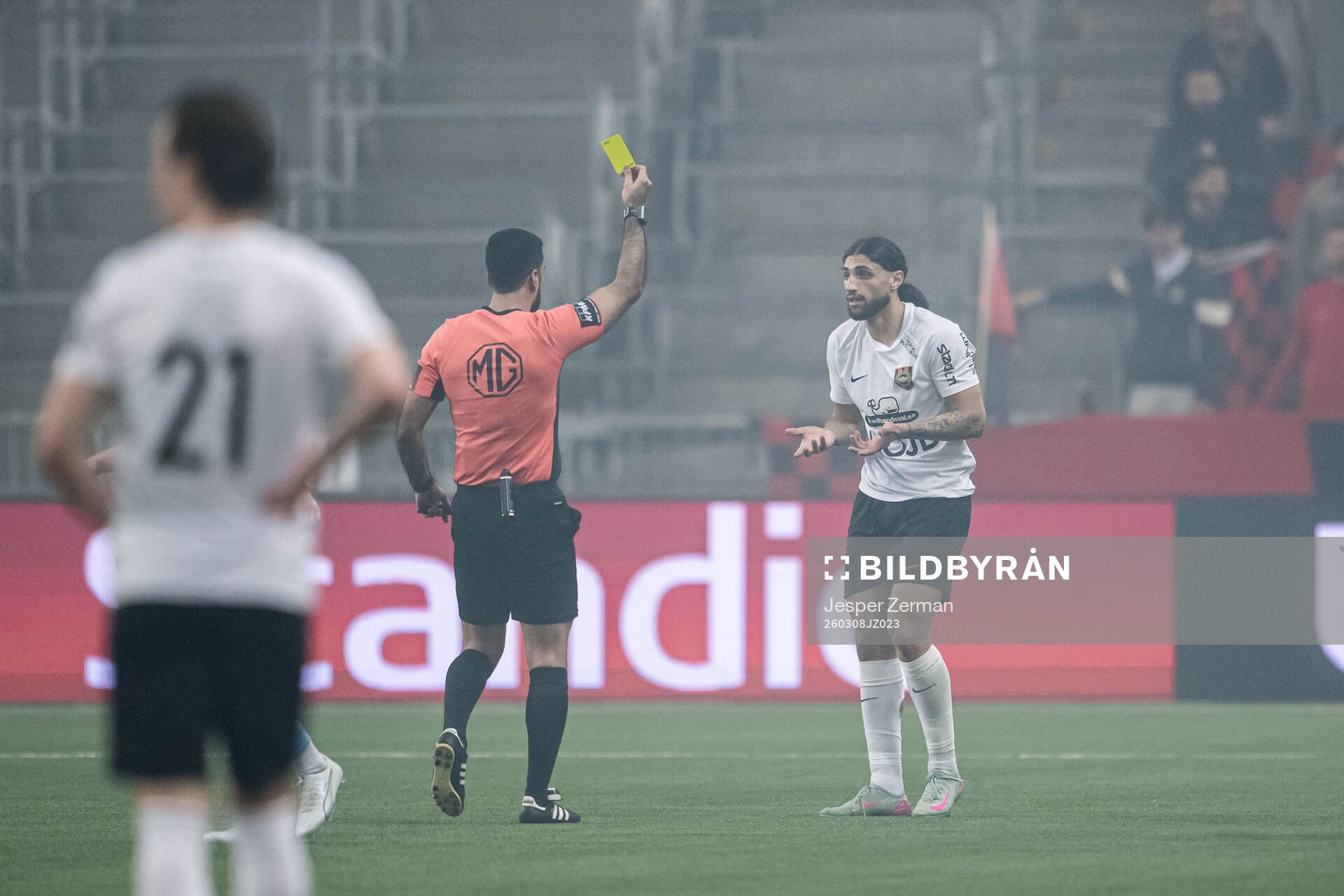 Brommapojkarnas David Isso tilldelas gult kort av domare