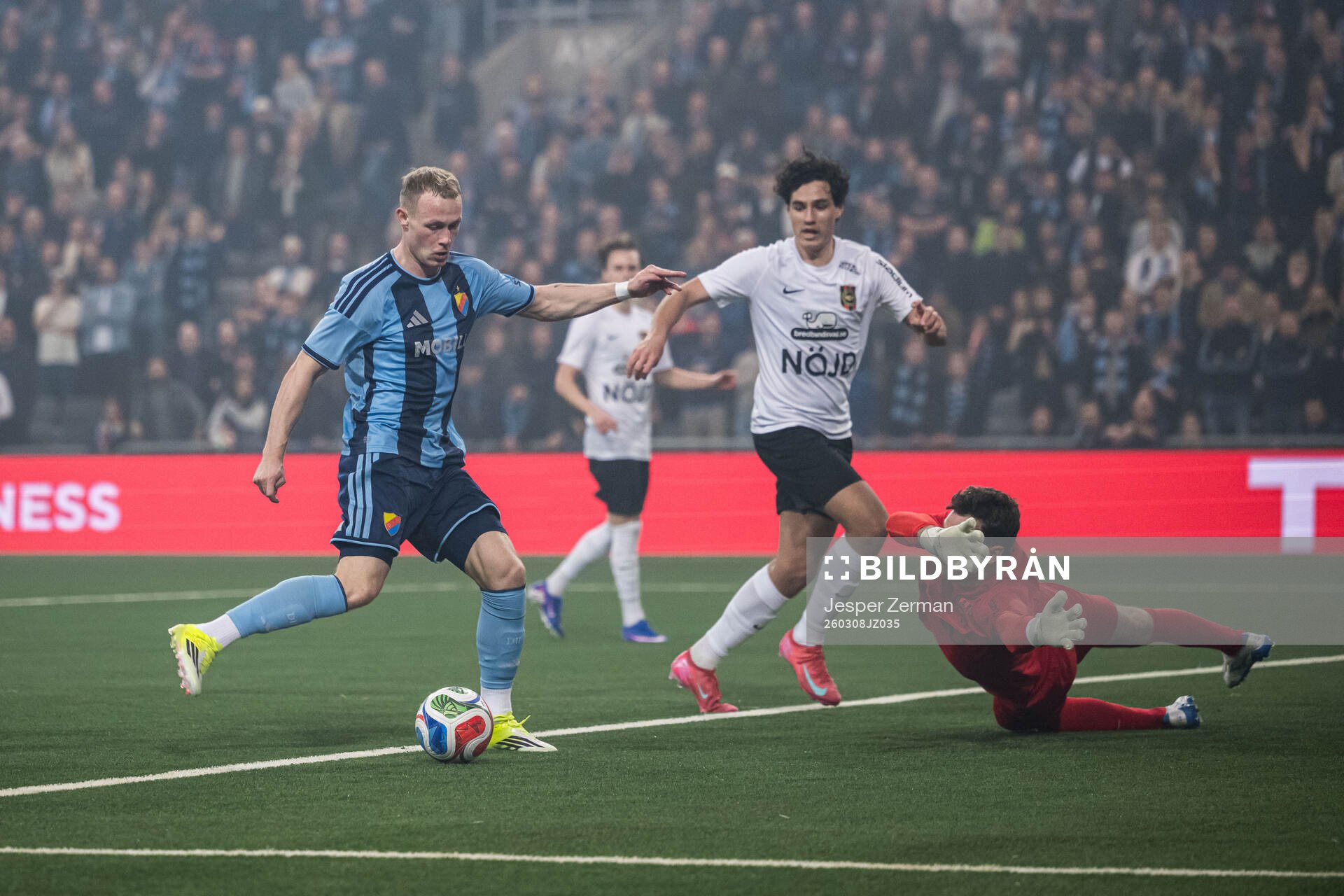 Djurgårdens Kristian Lien och Brommapojkarnas målvakt