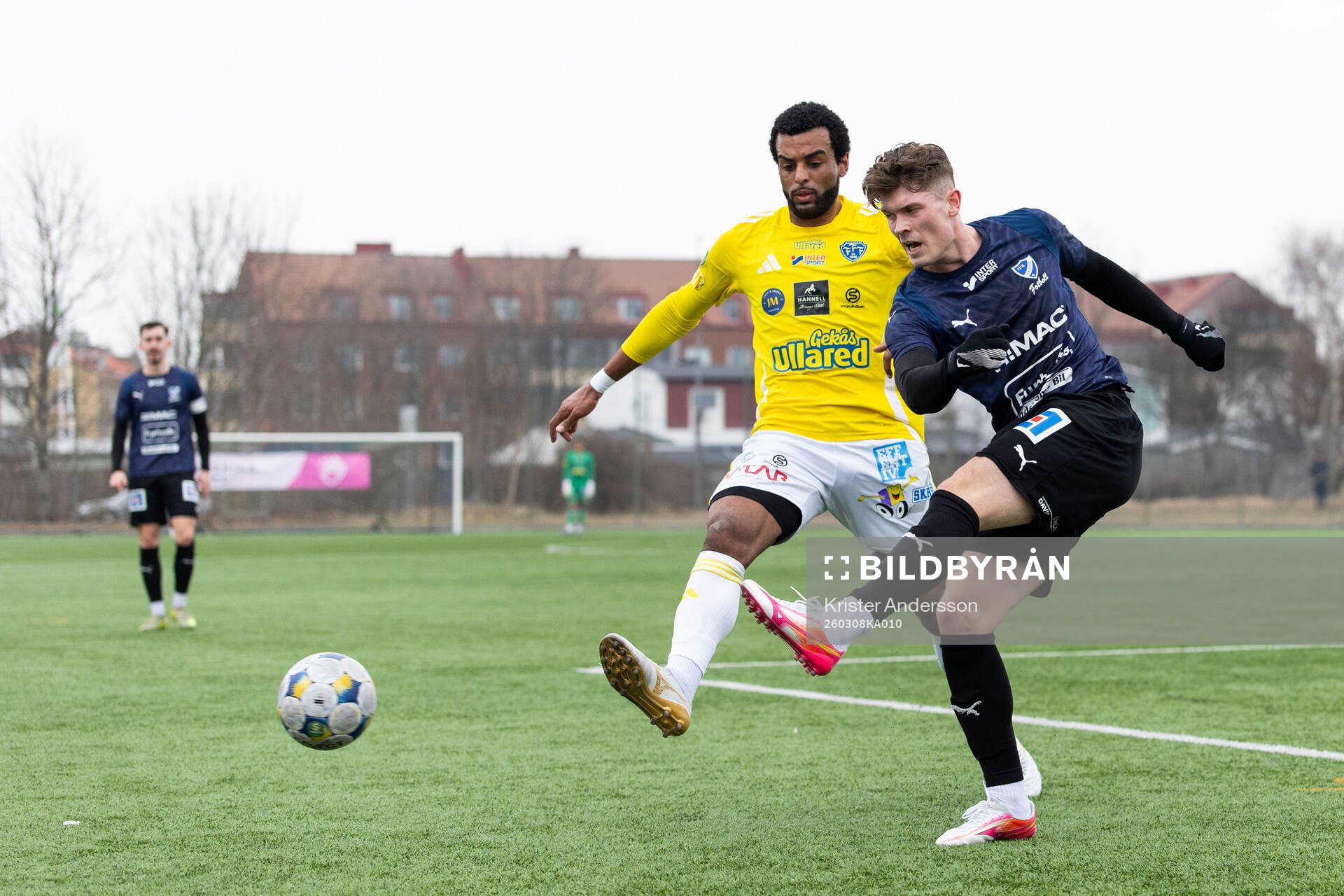 Falkenbergs Hugo Komano och IFK Skövdes Simon Gustavsson
