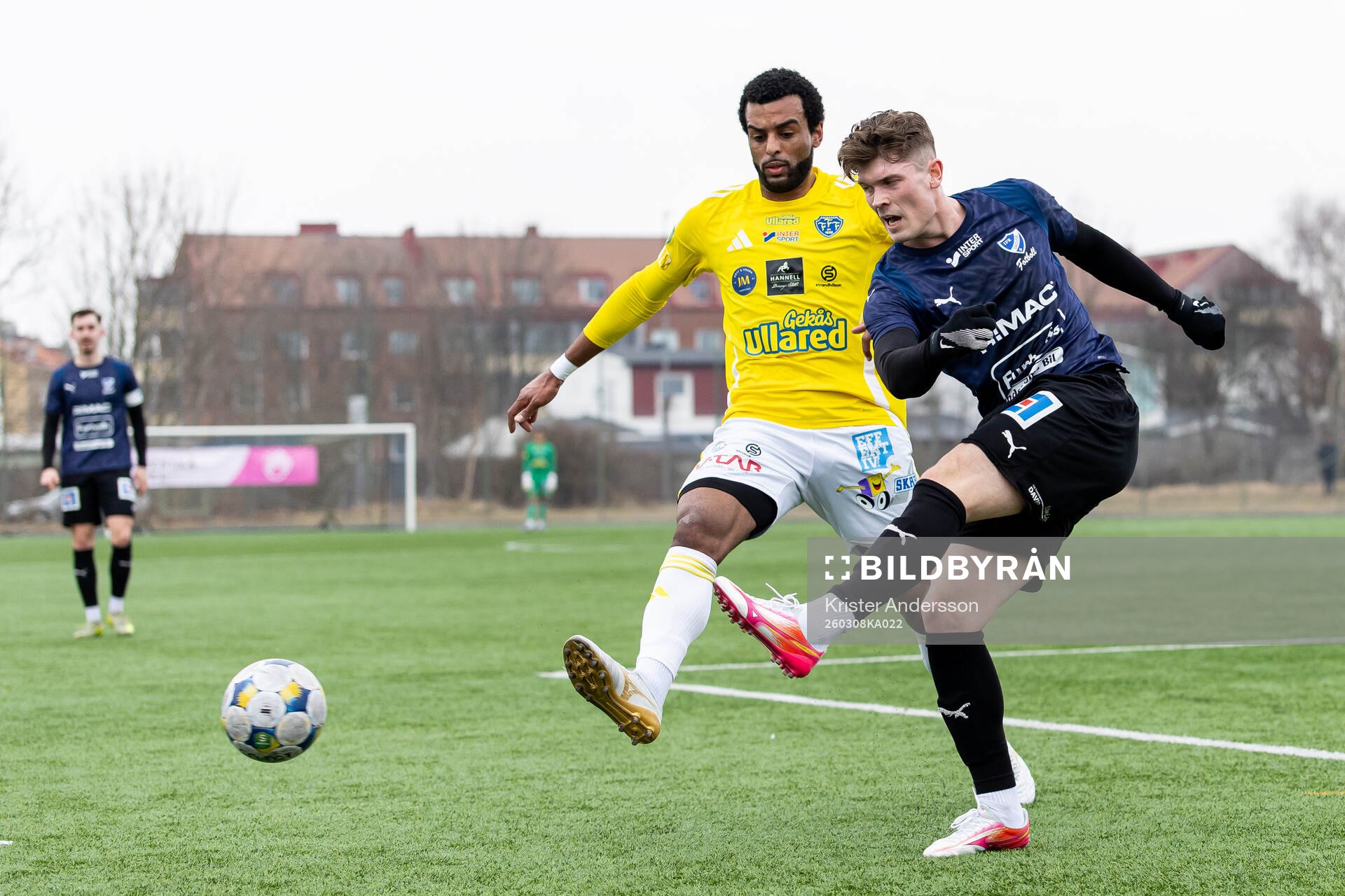 Falkenbergs Hugo Komano och IFK Skövdes Simon Gustavsson