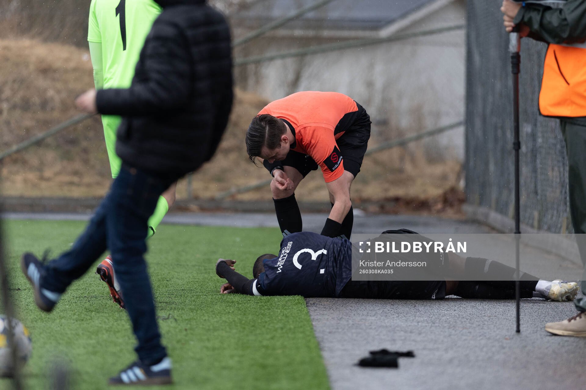 IFK Skövdes Edwin Mahisa har ont