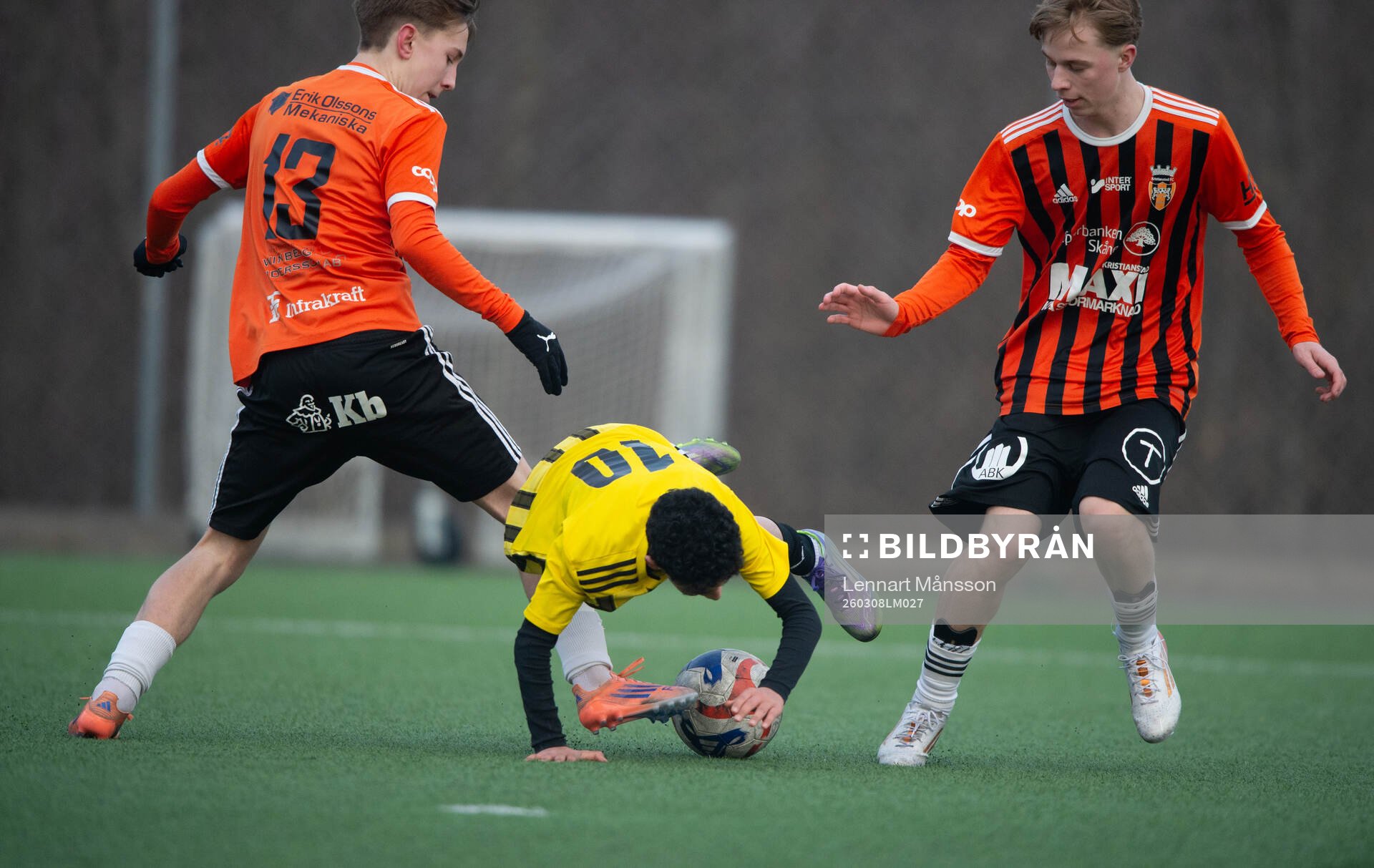 IFK Hässleholms Mostafa Ali trycks ner av Kristianstads