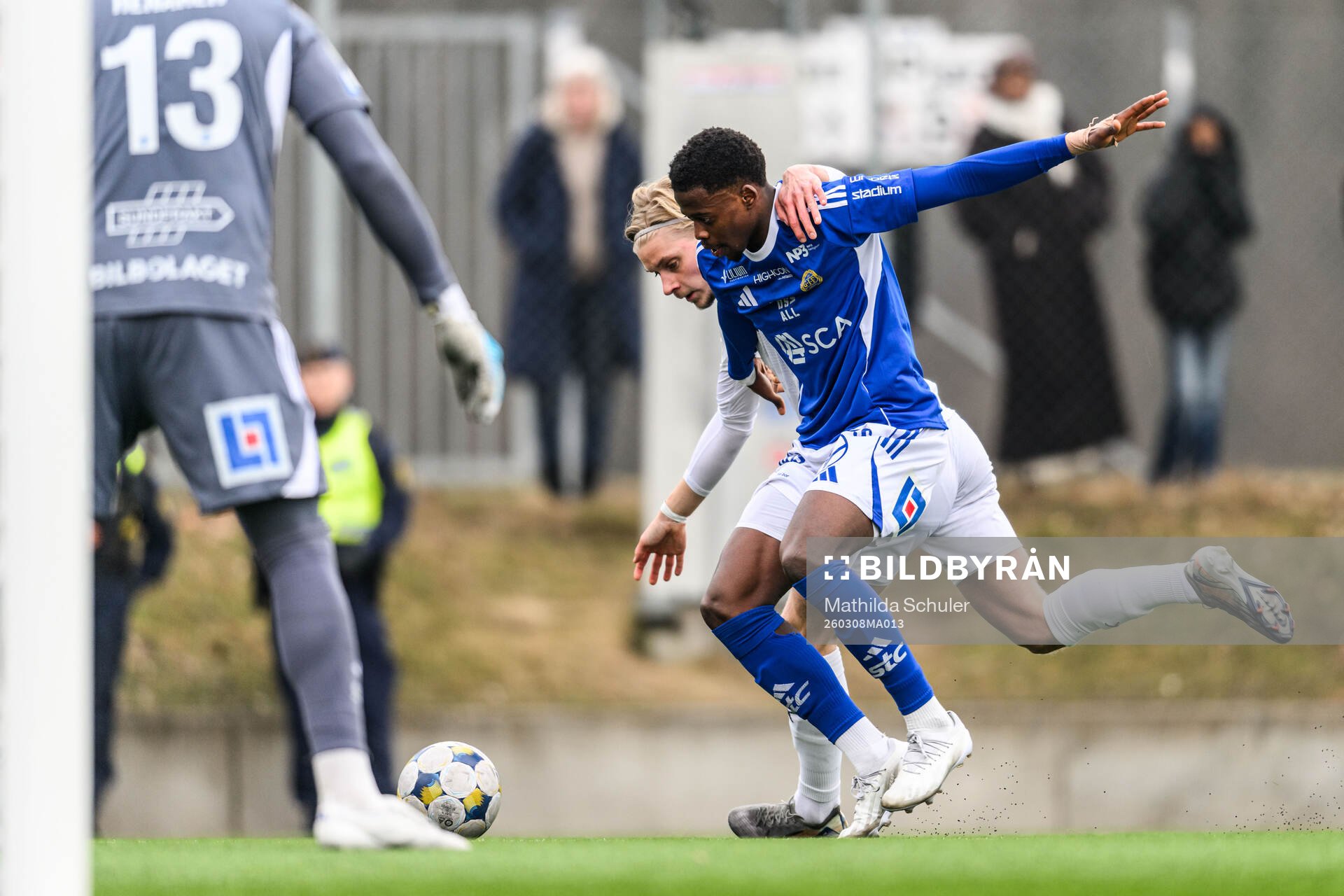 Helsingborgs Leo Hedenberg och GIF Sundsvalls Alieu Atlee