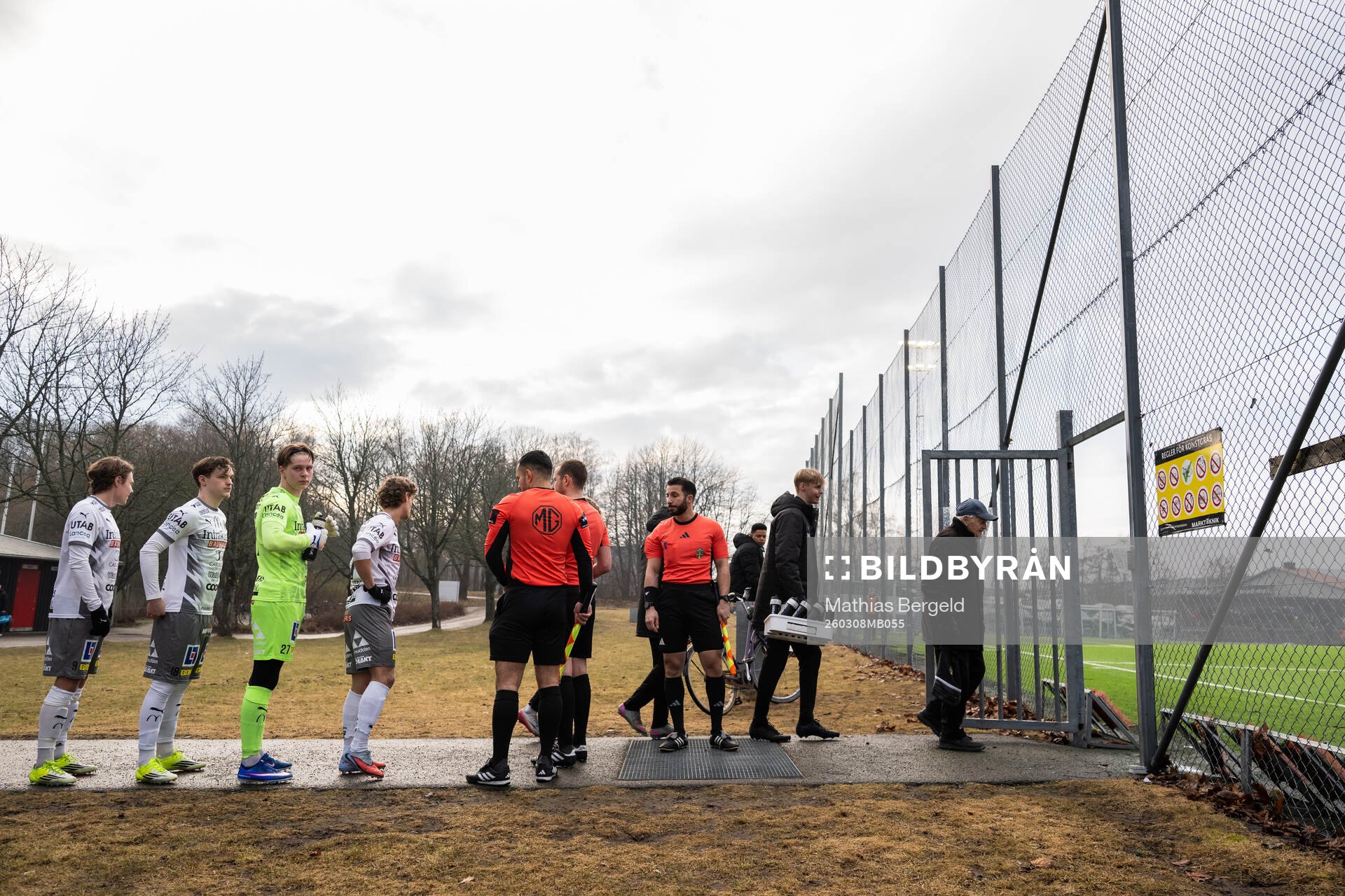 Karlstads Diego Alfonsi, målvakt Toomas Kocys och Henrik