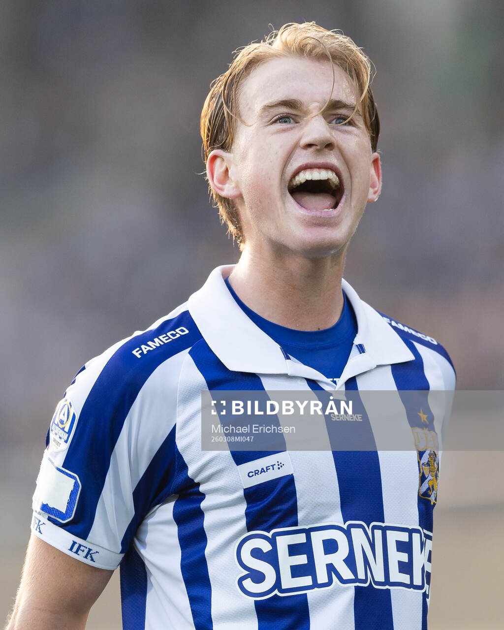 IFK Göteborgs Noah Tolf manar på publiken