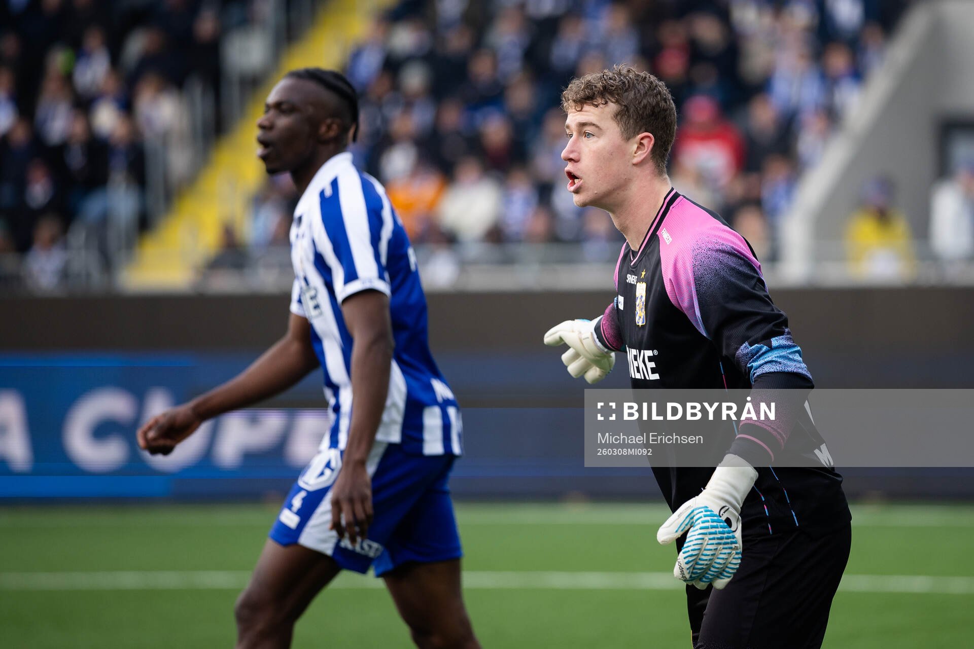 IFK Göteborgs Rockson Yeboah och målvakt Viktor Andersson