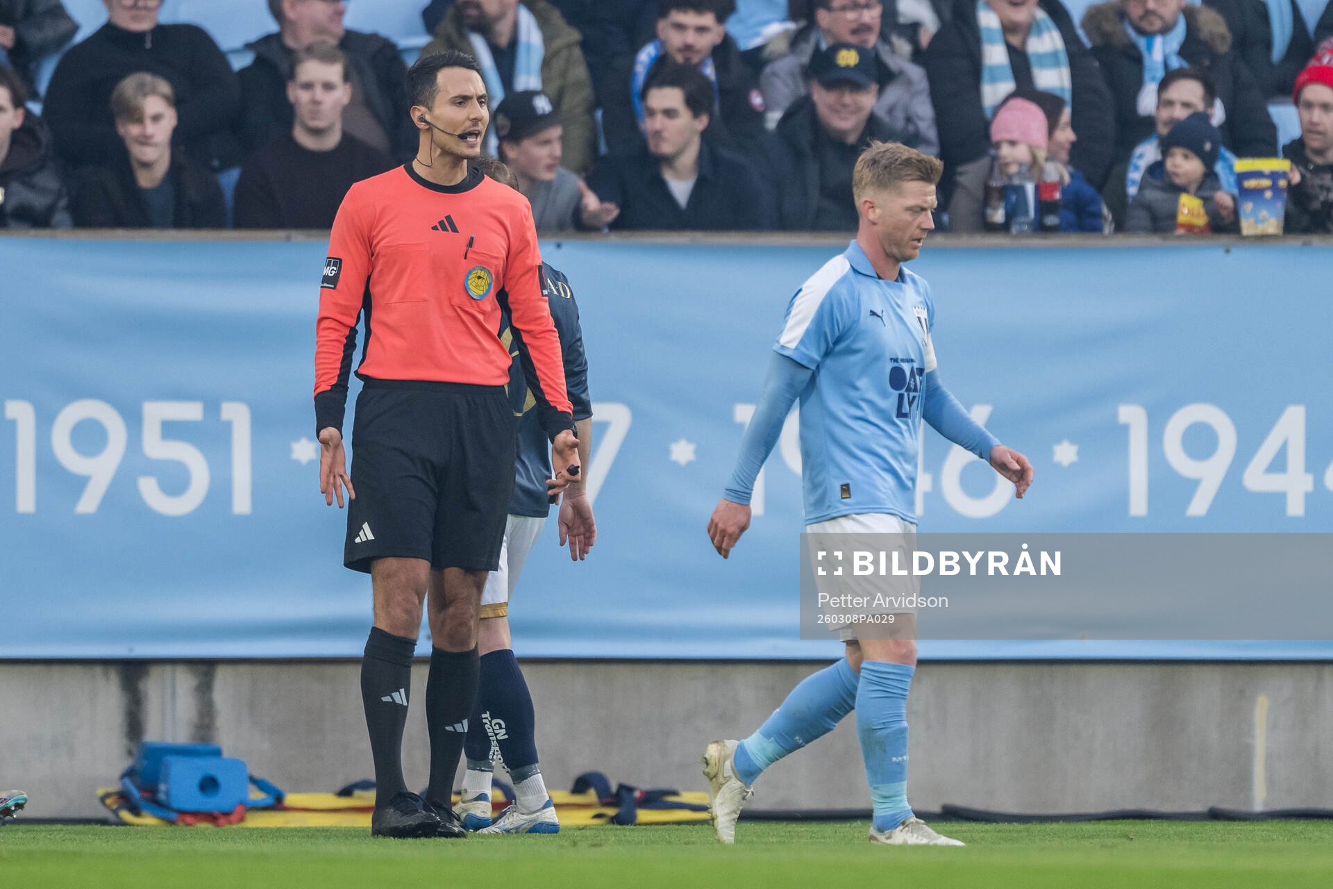 Domare Adi Aganovic och Malmö FFs Anders Christiansen