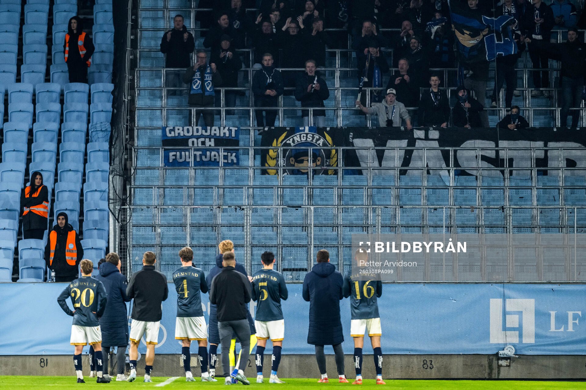 Halmstads spelare och supportrar deppar