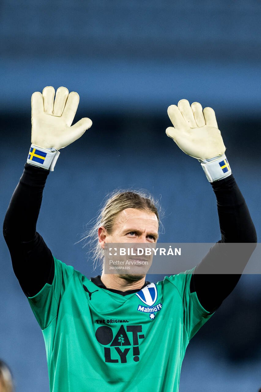 Malmö FFs målvakt Johan Dahlin jublar