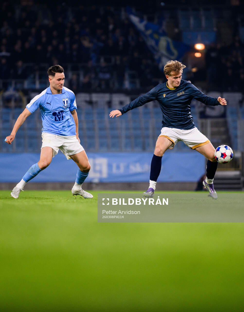 Malmö FFs Yanis Karabelyov och Halmstads Ludvig Arvidsson