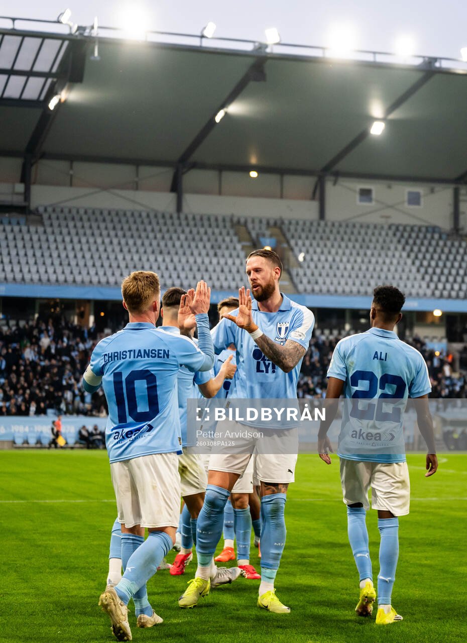 Malmö FFs Anders Christiansen jublar med Pontus Jansson