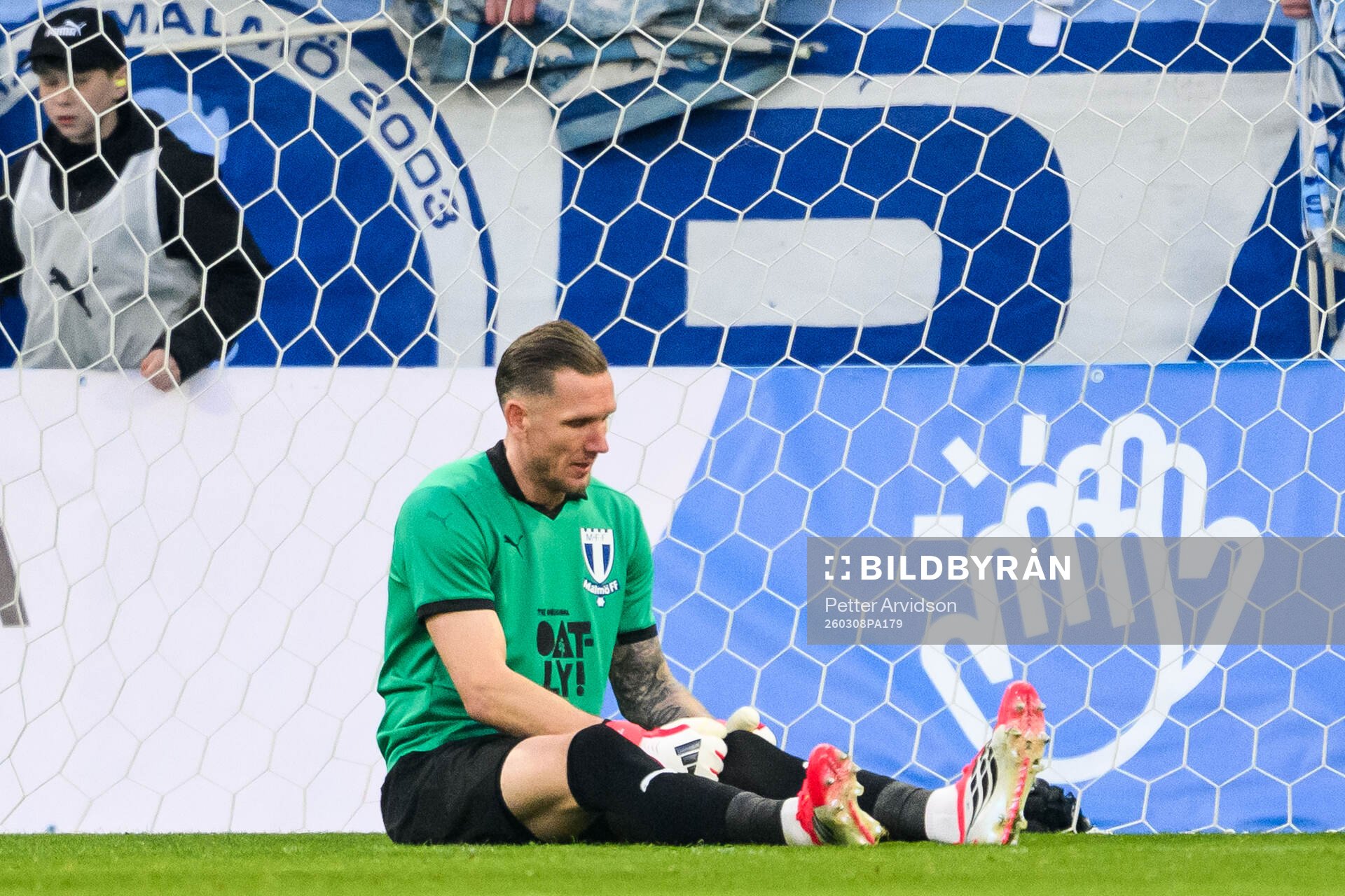 Malmö FFs målvakt Robin Olsen deppar