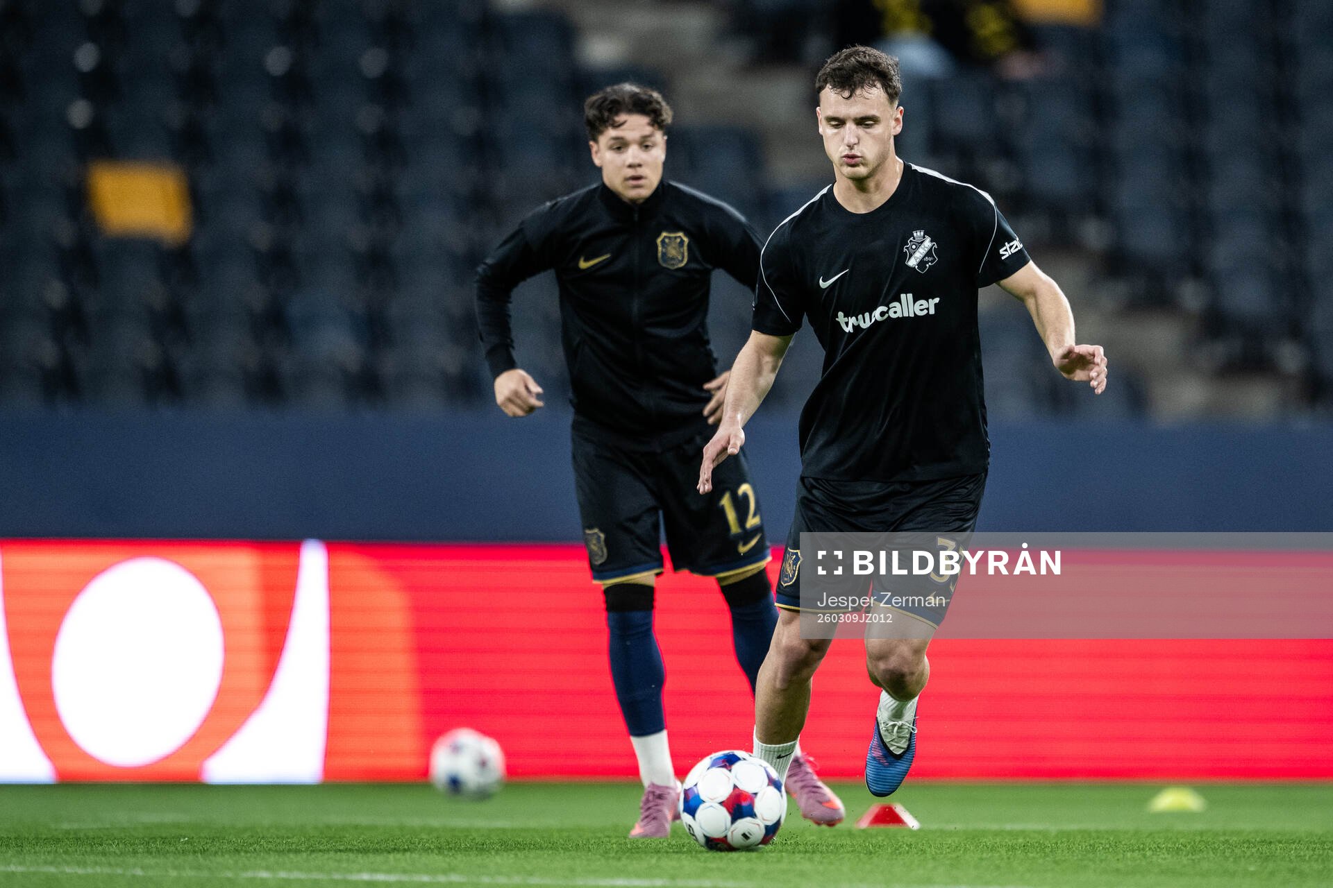 AIKs Charlie Pavey och Áron Csongvai