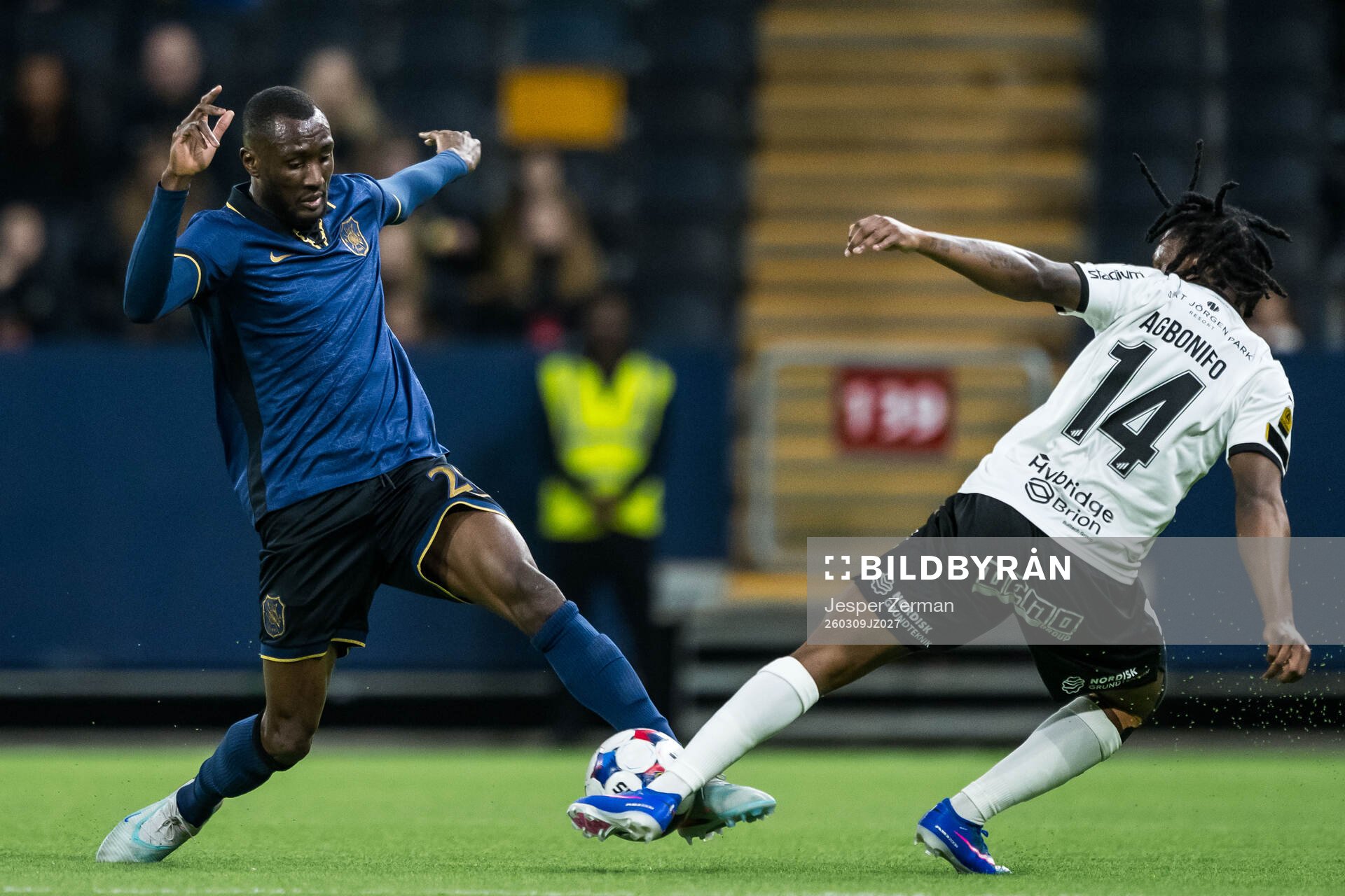 AIKs Ibrahim Cisse och Häckens Jeremy Agbonifo