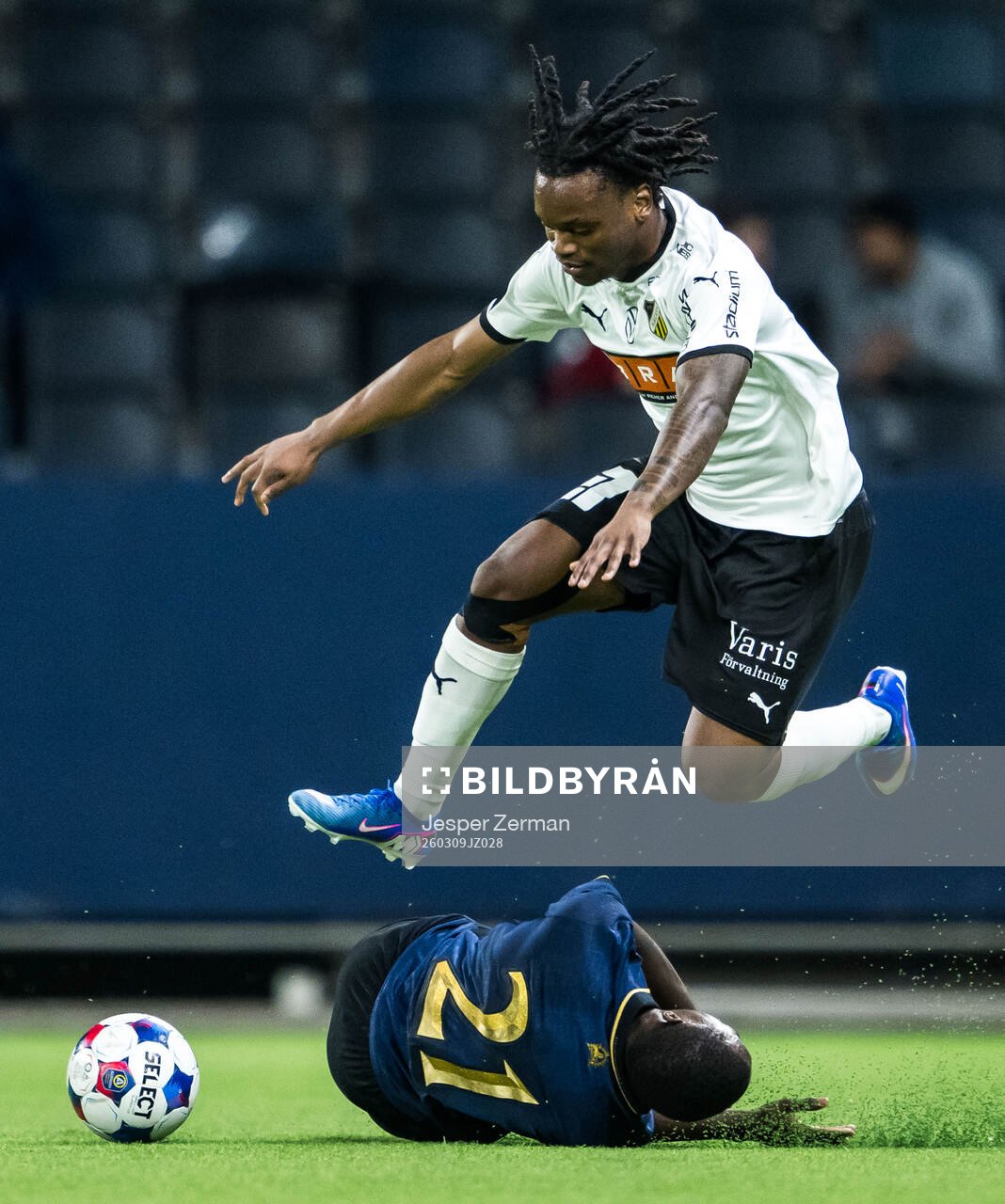 Häckens Jeremy Agbonifo och AIKs Stanley Wilson Omondi