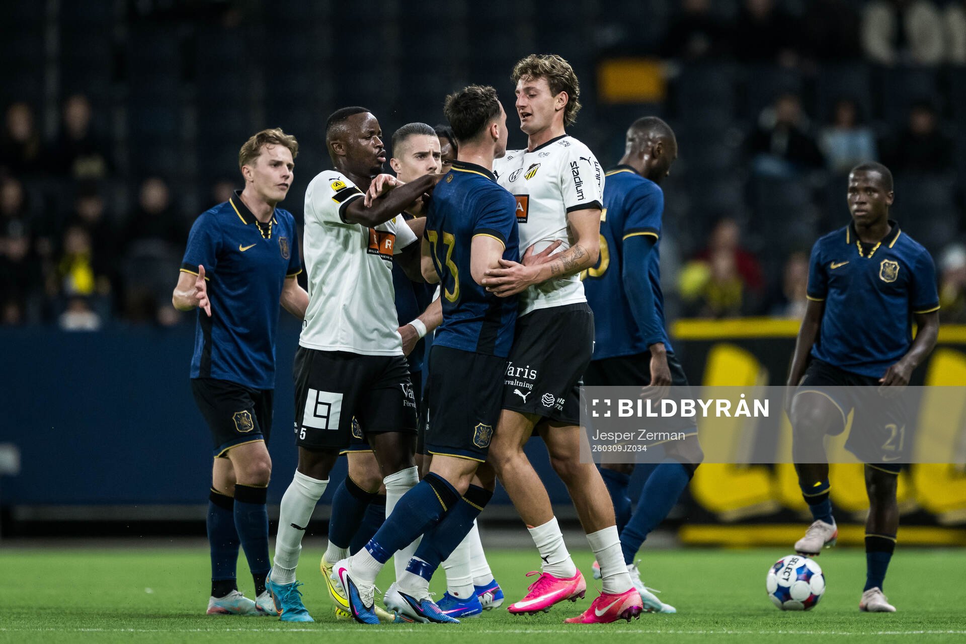 AIKs Áron Csongvai och Häckens Silas Andersen