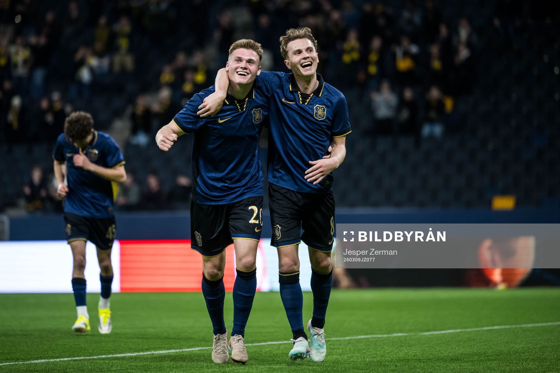 AIKs Erik Hovden Flataker och Johan Hove jublar