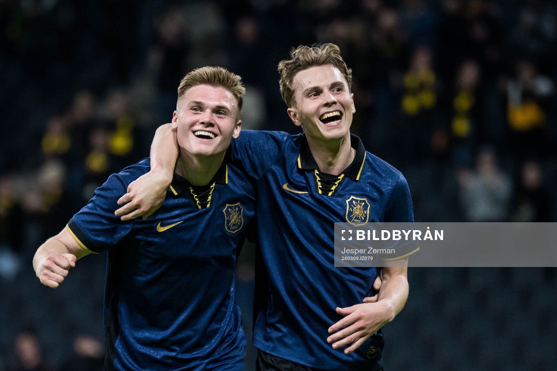 AIKs Erik Hovden Flataker och Johan Hove jublar