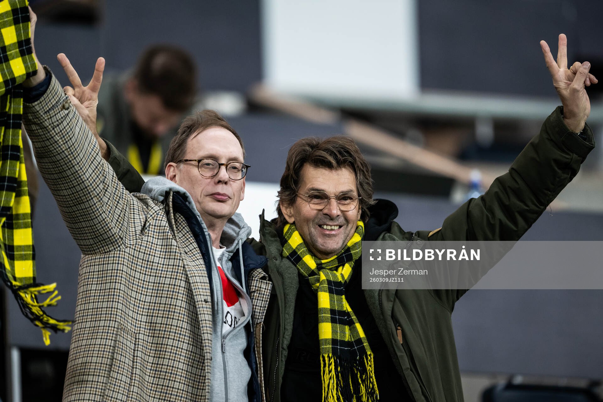 Oisin Cantwell och Niklas Strömberg på läktaren