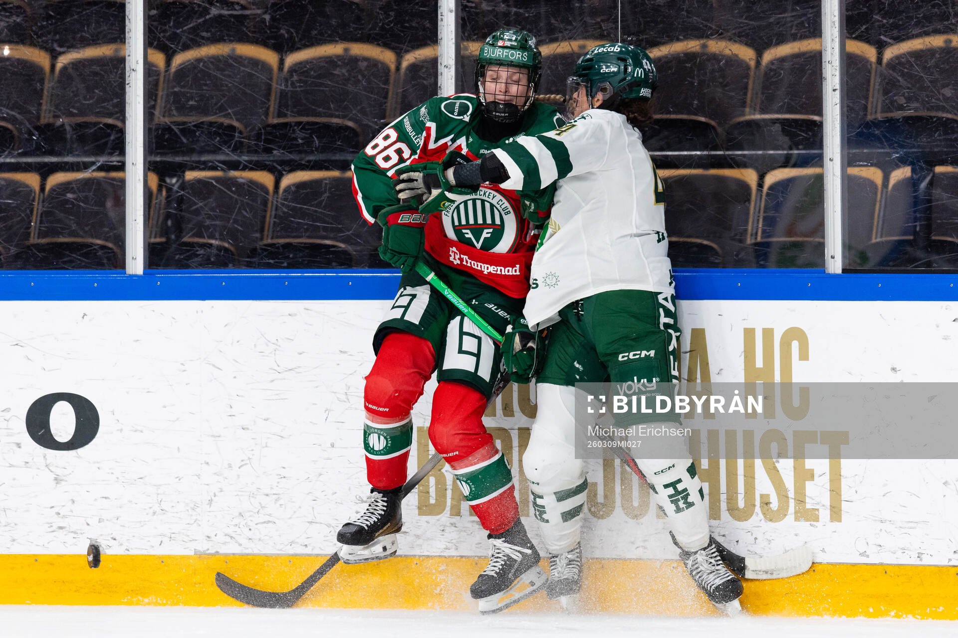 Frölundas Tuva Kandell och Färjestads Karley Garcia