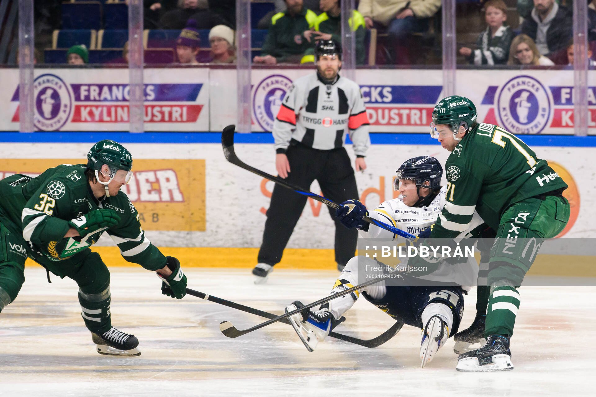 Färjestads Magnus Nygren och Viktor Lodin mot HV71s Justin